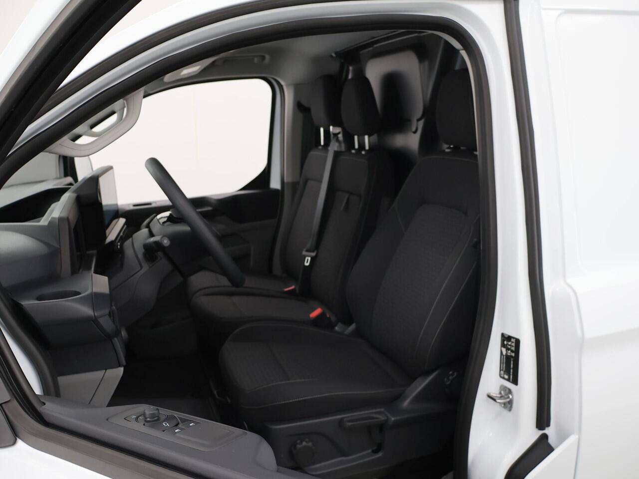 Ford TRANSIT CUSTOM E-Transit 320 | L1 H1 | Trend | 65 kWh | 2300 KG. AHW | Climate Control | Apple Carplay / Android Auto | 328 KM Range | Voorruitverwarming | Stoelverwarming | LED Koplampen | Achterdeuren |