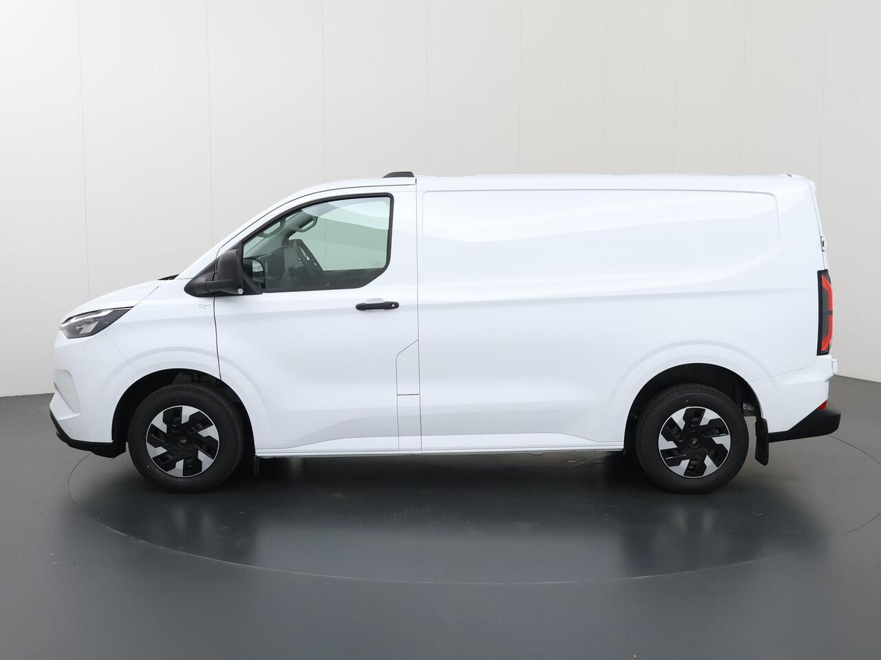Ford TRANSIT CUSTOM E-Transit 320 | L1 H1 | Trend | 65 kWh | 2300 KG. AHW | Climate Control | Apple Carplay / Android Auto | 328 KM Range | Voorruitverwarming | Stoelverwarming | LED Koplampen | Achterdeuren |