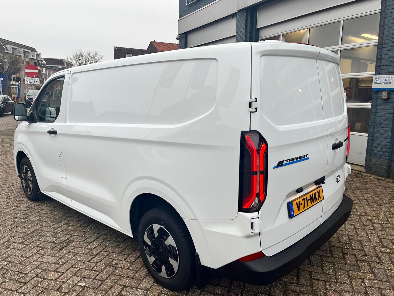 Ford TRANSIT CUSTOM E-Transit 320 L1H1 Trend 65 KwH Direct leverbaar