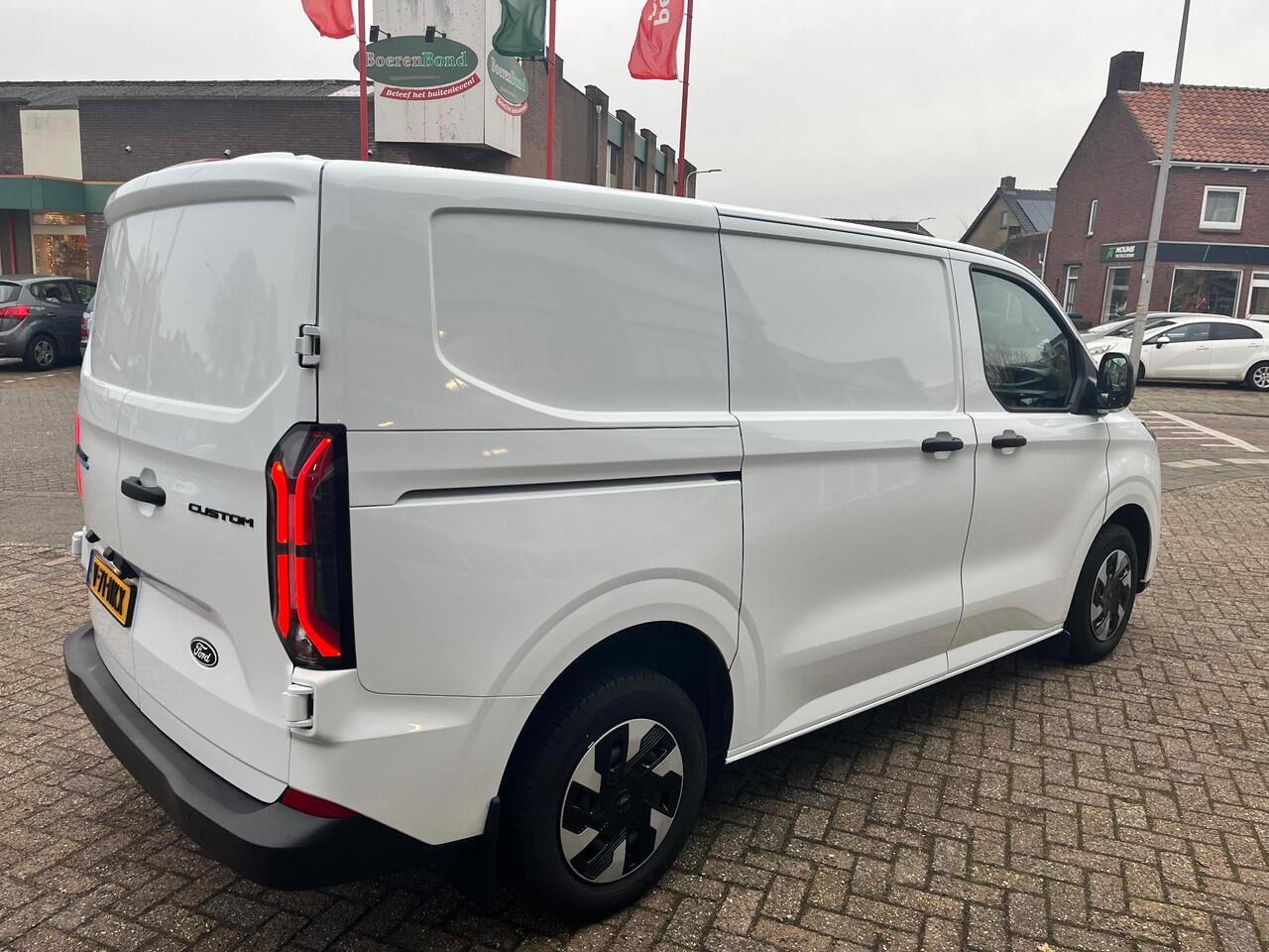 Ford TRANSIT CUSTOM E-Transit 320 L1H1 Trend 65 KwH Direct leverbaar