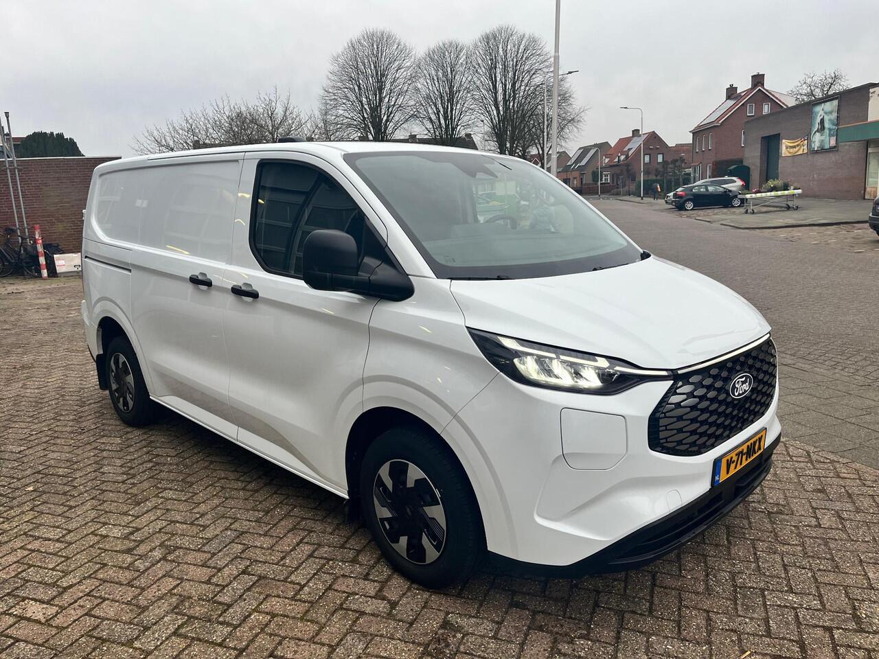 Ford TRANSIT CUSTOM E-Transit 320 L1H1 Trend 65 KwH Direct leverbaar