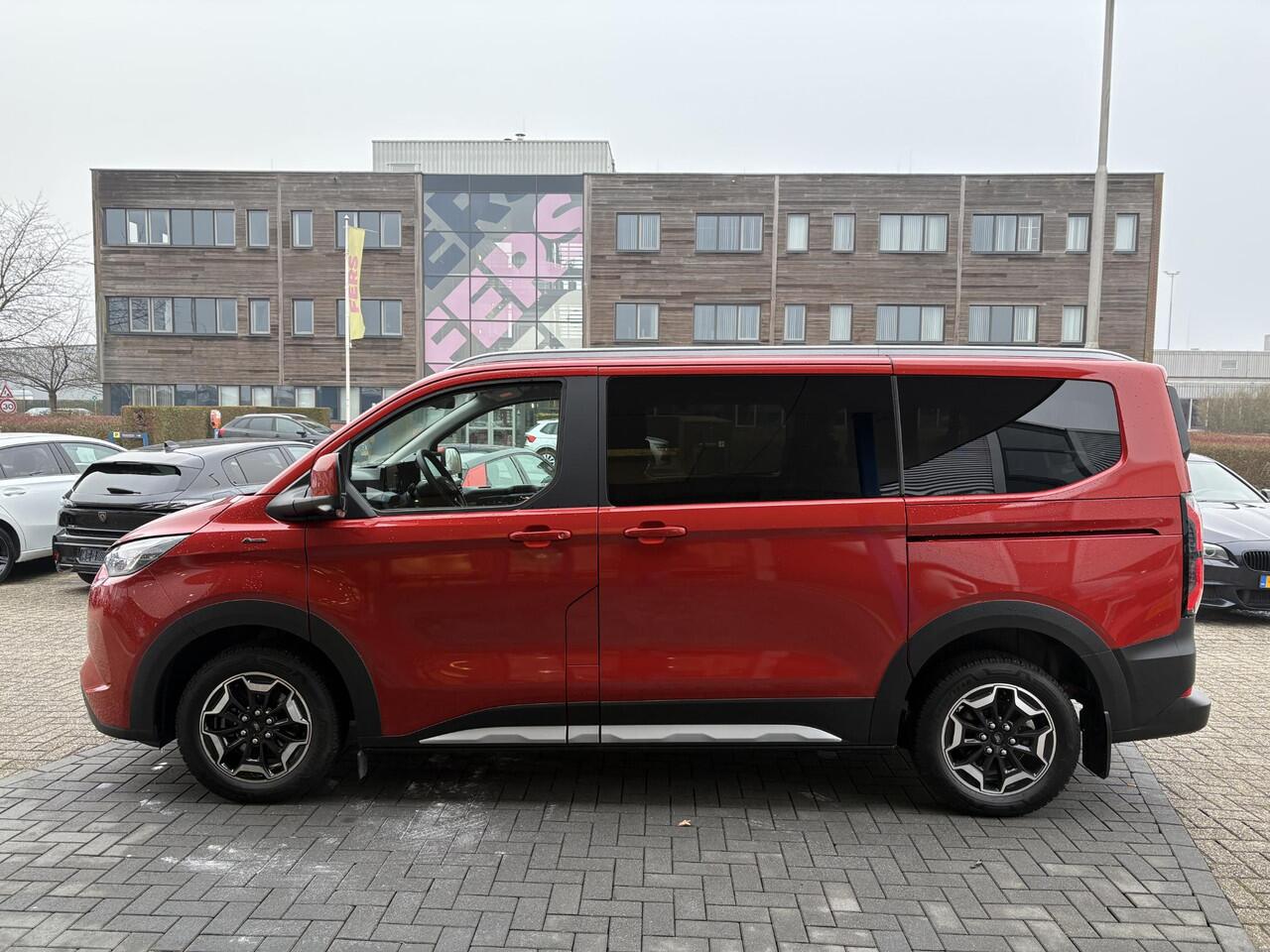 Ford TRANSIT CUSTOM Tourneo 340 2.5 PHEV L1H1 Active Zuid | 233pk | Driver Assistance Pack | Stuur en stoelverwarming | 8 persoons! INCL BTW/BPM | Verlengde Fabrieksgarantie tot 05-2029
