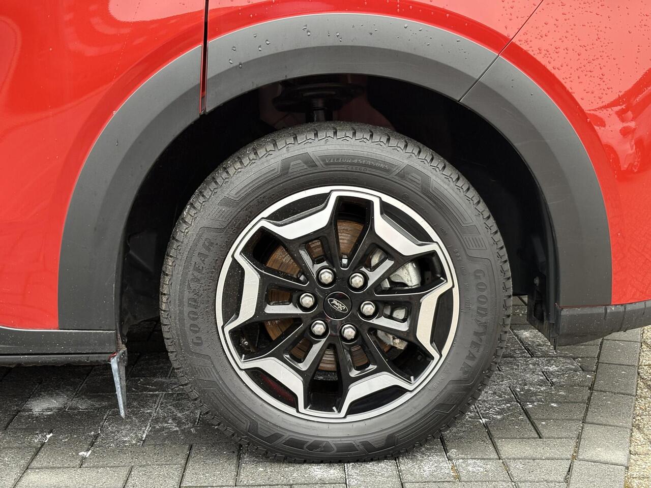 Ford TRANSIT CUSTOM Tourneo 340 2.5 PHEV L1H1 Active Zuid | 233pk | Driver Assistance Pack | Stuur en stoelverwarming | 8 persoons! INCL BTW/BPM | Verlengde Fabrieksgarantie tot 05-2029