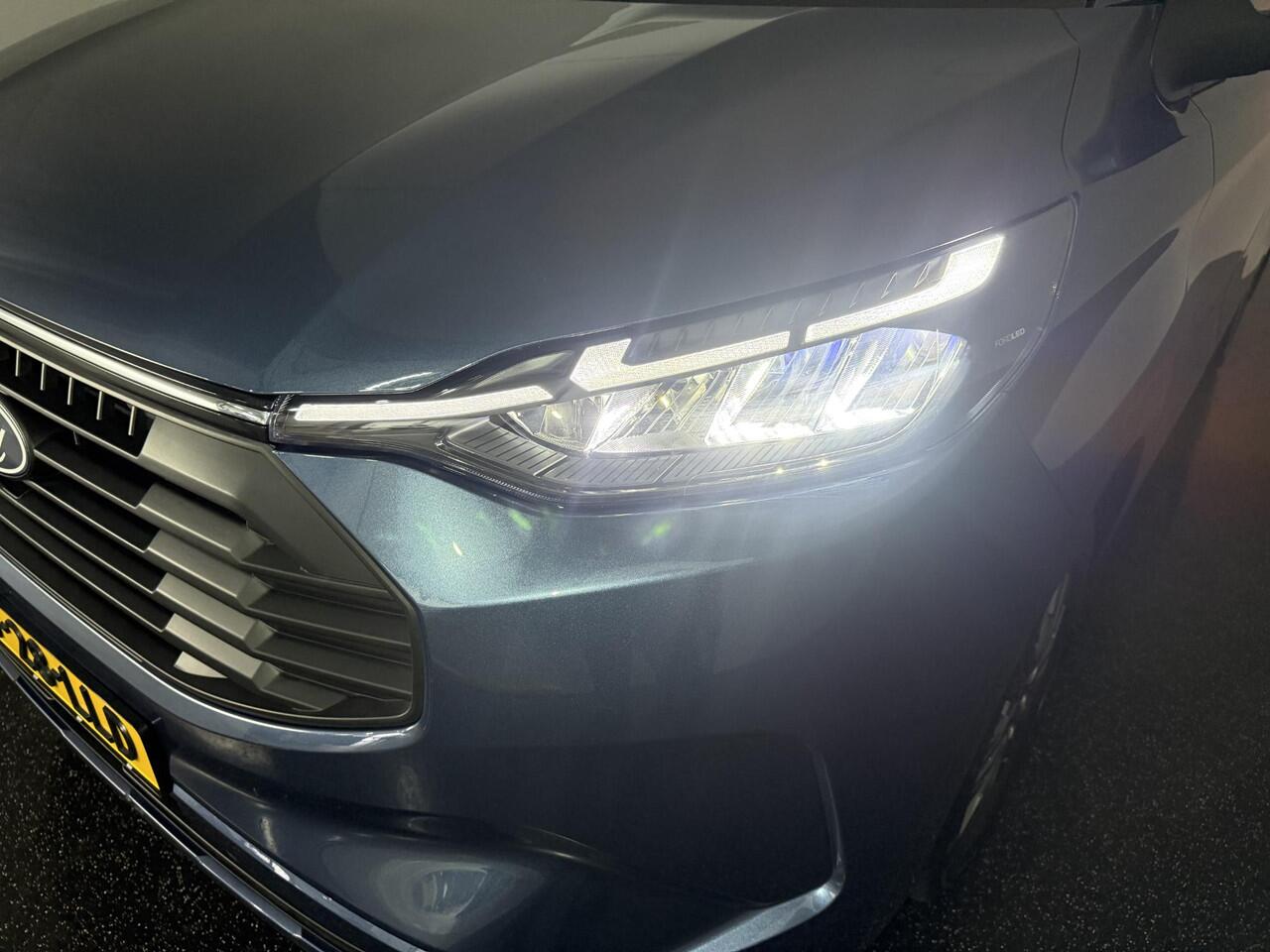 Ford TRANSIT CUSTOM 320 2.5 PHEV L1H1 Limited met o.a. B&O audio, 17 inch lichtmetalen velgen, Een achteruitrijcamera, Dode hoek herkenning, Adaptieve cruise control en een Navigatiesysteem