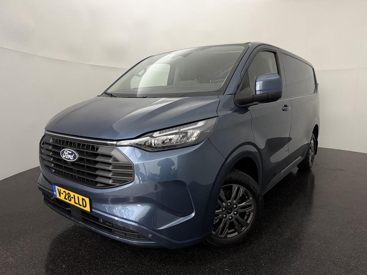 Ford TRANSIT CUSTOM 320 2.5 PHEV L1H1 Limited met o.a. B&O audio, 17 inch lichtmetalen velgen, Een achteruitrijcamera, Dode hoek herkenning, Adaptieve cruise control en een Navigatiesysteem