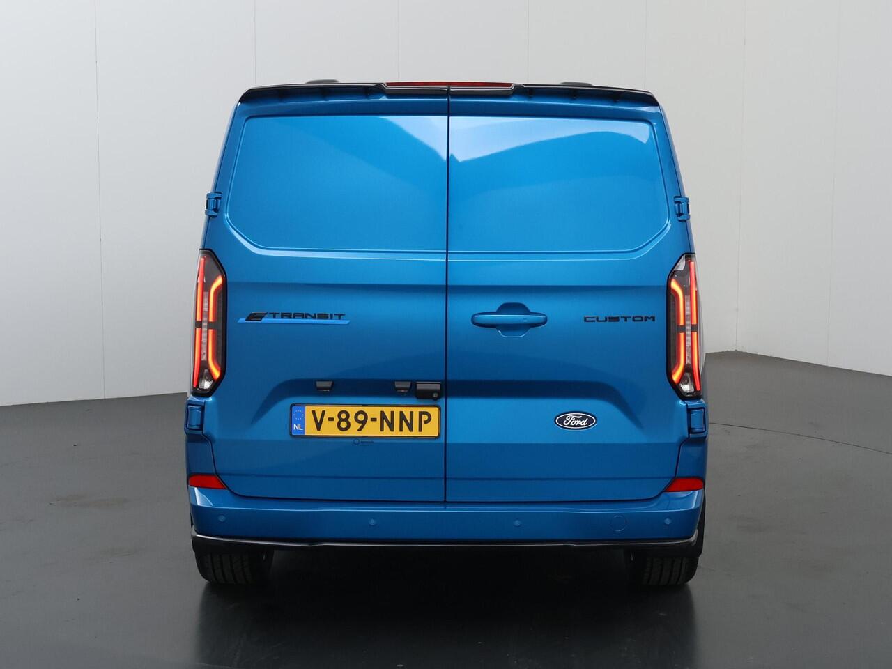 Ford TRANSIT CUSTOM E-Transit 320 | L2 H1 | LIMITED | 65 kWh | 328 KM WLTP | SPOILER PAKKET | 20" LICHTMETALEN WIELEN | DRIVER ASSISTENT PACK ULTIMATE | BOEKJE VOL | B&O AUDIO | 360 CAMERA RONDOM | ADAPTIVE CRUISE | STOEL EN STUURWIEL VERWARMING