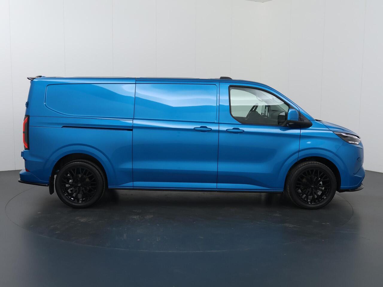 Ford TRANSIT CUSTOM E-Transit 320 | L2 H1 | LIMITED | 65 kWh | 328 KM WLTP | SPOILER PAKKET | 20" LICHTMETALEN WIELEN | DRIVER ASSISTENT PACK ULTIMATE | BOEKJE VOL | B&O AUDIO | 360 CAMERA RONDOM | ADAPTIVE CRUISE | STOEL EN STUURWIEL VERWARMING