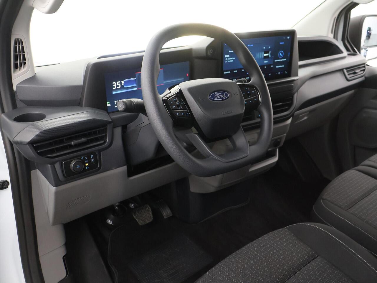 Ford TRANSIT CUSTOM E-Transit 320 | L1 H1 | TREND | 65 kWh | 328 KM RANGE | CLIMATE CONTROL | CARPLAY / ANDROID AUTO | STOELVERWARMING | SPIEGEL VERWARMING | ACHTERUITRIJCAMERA | VOORRUITVERWARMING | LAADRUIMTE PAKKET | VOORBEREIDING 2300 KG TREKHAAK