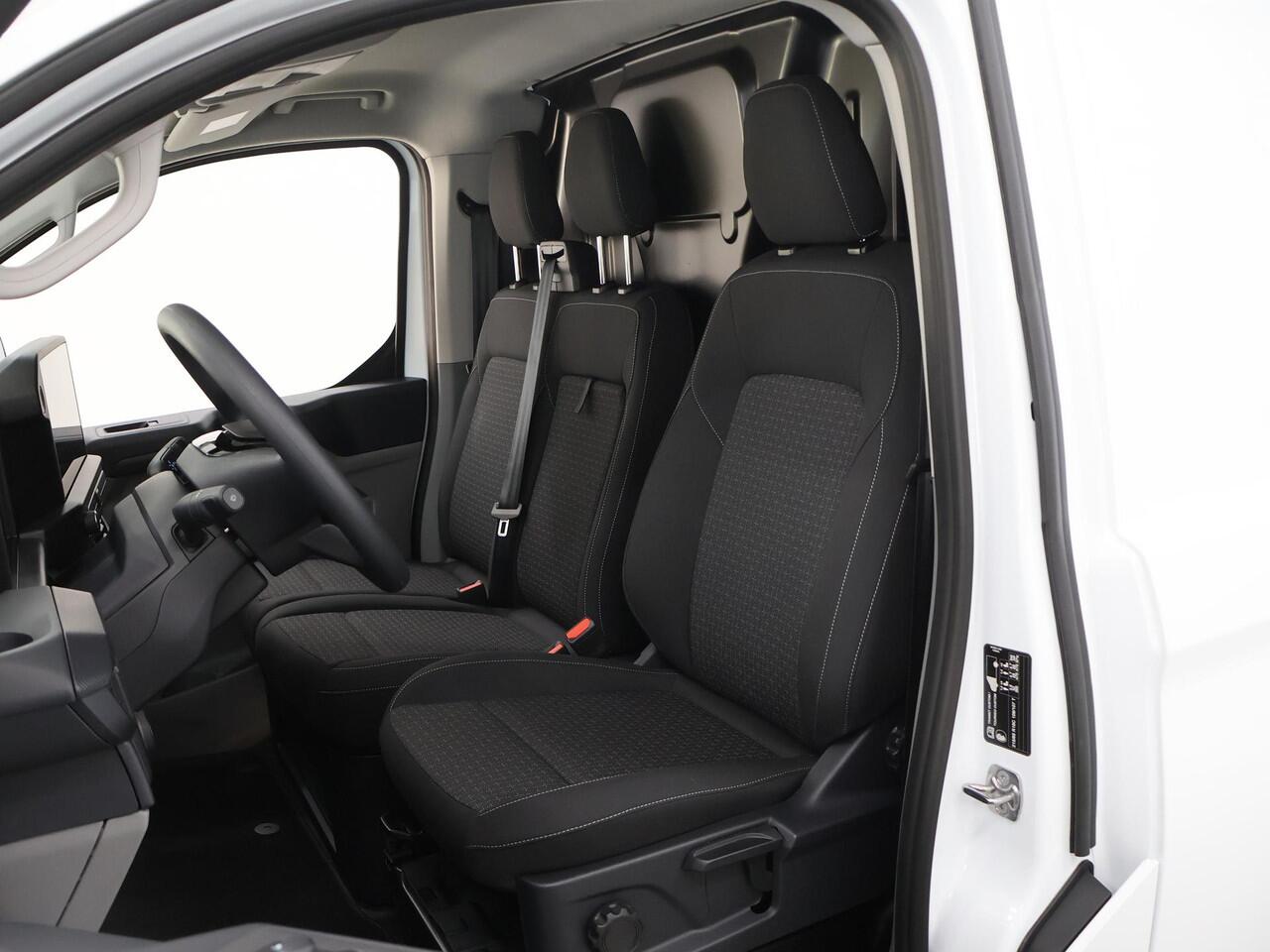 Ford TRANSIT CUSTOM E-Transit 320 | L1 H1 | TREND | 65 kWh | 328 KM RANGE | CLIMATE CONTROL | CARPLAY / ANDROID AUTO | STOELVERWARMING | SPIEGEL VERWARMING | ACHTERUITRIJCAMERA | VOORRUITVERWARMING | LAADRUIMTE PAKKET | VOORBEREIDING 2300 KG TREKHAAK