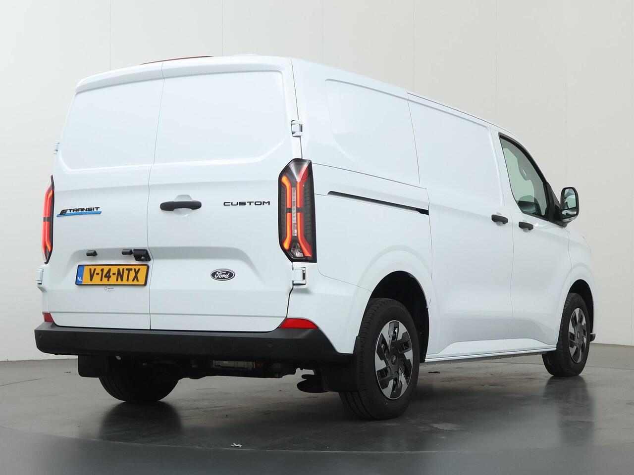 Ford TRANSIT CUSTOM E-Transit 320 | L1 H1 | TREND | 65 kWh | 328 KM RANGE | CLIMATE CONTROL | CARPLAY / ANDROID AUTO | STOELVERWARMING | SPIEGEL VERWARMING | ACHTERUITRIJCAMERA | VOORRUITVERWARMING | LAADRUIMTE PAKKET | VOORBEREIDING 2300 KG TREKHAAK