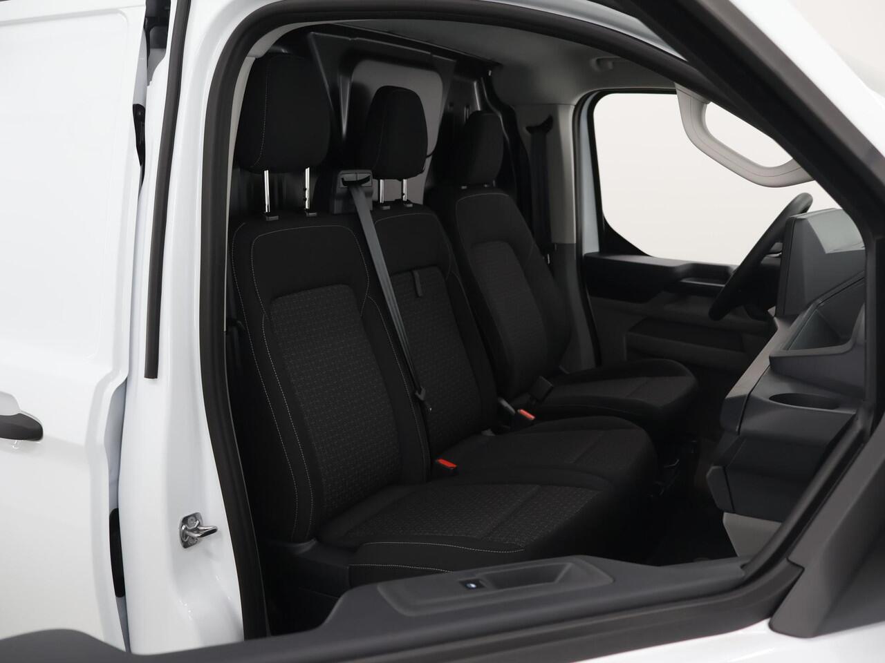 Ford TRANSIT CUSTOM E-Transit 320 | L1 H1 | TREND | 65 kWh | 328 KM RANGE | CLIMATE CONTROL | CARPLAY / ANDROID AUTO | STOELVERWARMING | SPIEGEL VERWARMING | ACHTERUITRIJCAMERA | VOORRUITVERWARMING | LAADRUIMTE PAKKET | VOORBEREIDING 2300 KG TREKHAAK