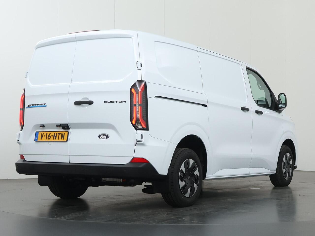 Ford TRANSIT CUSTOM E-Transit 320 | L1 H1 | TREND | 65 kWh | 328 KM RANGE | CLIMATE CONTROL | CARPLAY / ANDROID AUTO | STOELVERWARMING | SPIEGEL VERWARMING | ACHTERUITRIJCAMERA | VOORRUITVERWARMING | LAADRUIMTE PAKKET | VOORBEREIDING 2300 KG TREKHAAK