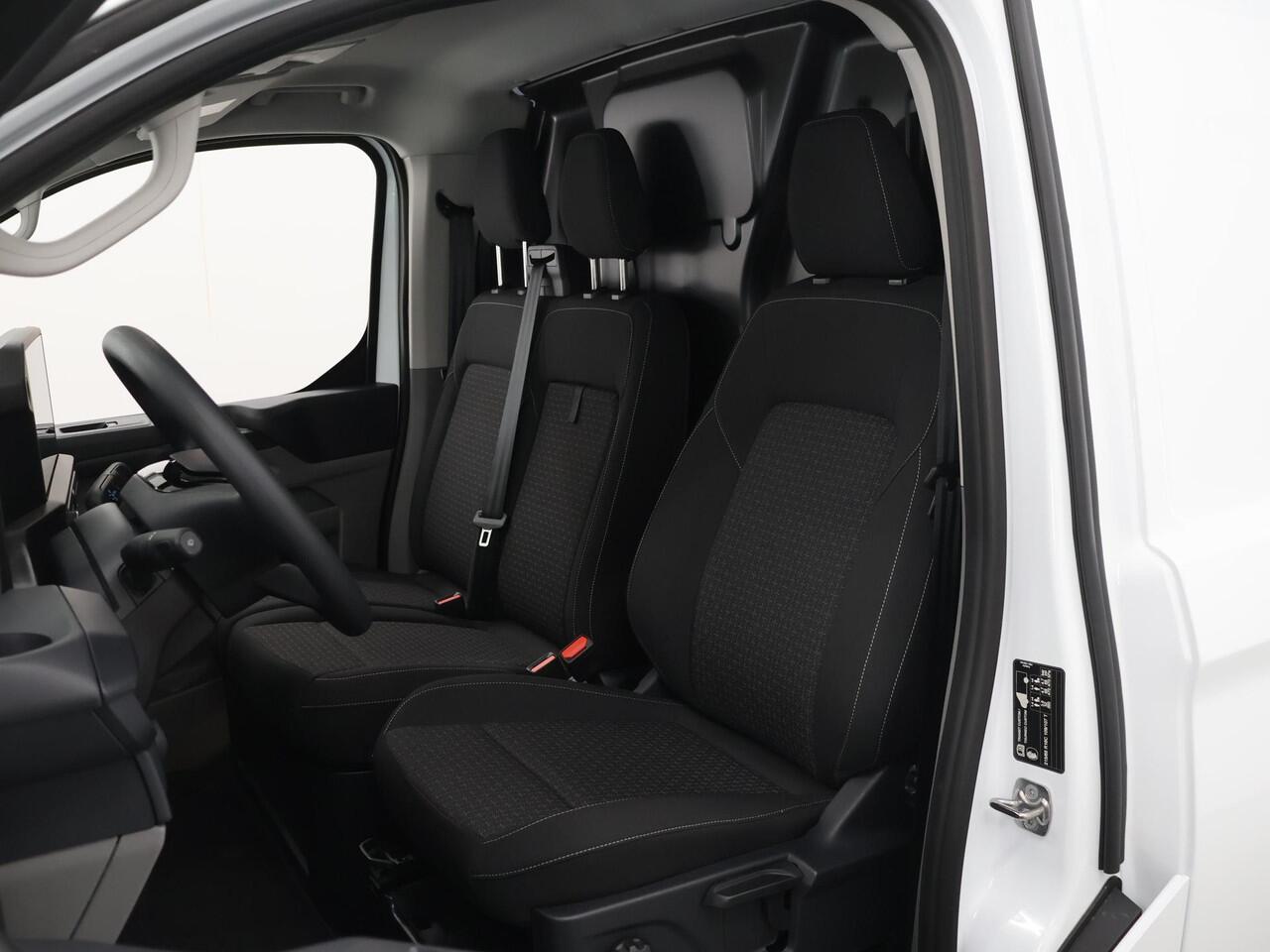 Ford TRANSIT CUSTOM E-Transit 320 | L1 H1 | TREND | 65 kWh | 328 KM RANGE | CLIMATE CONTROL | CARPLAY / ANDROID AUTO | STOELVERWARMING | SPIEGEL VERWARMING | ACHTERUITRIJCAMERA | VOORRUITVERWARMING | LAADRUIMTE PAKKET | VOORBEREIDING 2300 KG TREKHAAK