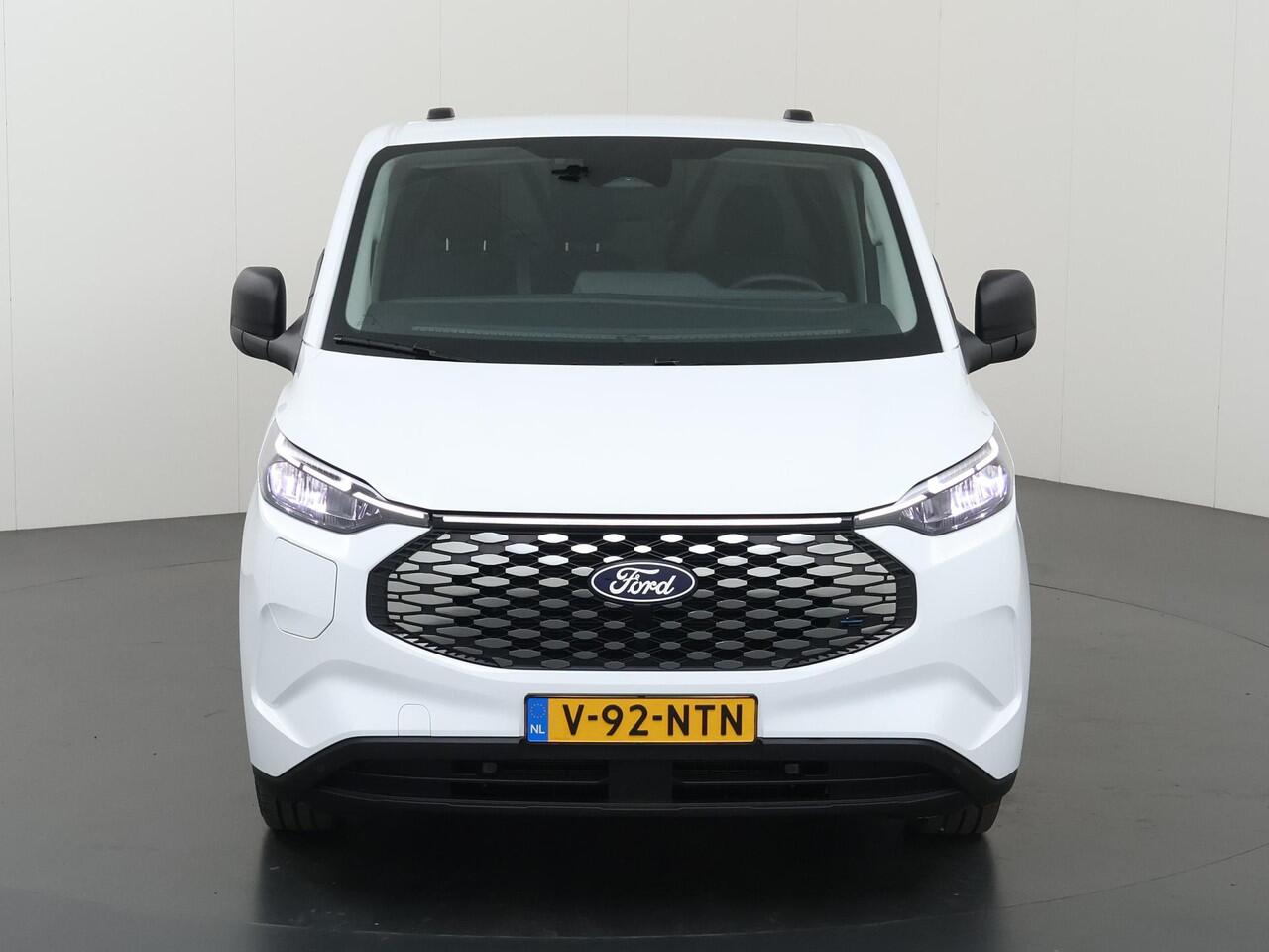 Ford TRANSIT CUSTOM E-Transit 320 | L1 H1 | TREND | 65 kWh | 328 KM RANGE | CLIMATE CONTROL | CARPLAY / ANDROID AUTO | STOELVERWARMING | SPIEGEL VERWARMING | ACHTERUITRIJCAMERA | VOORRUITVERWARMING | LAADRUIMTE PAKKET | VOORBEREIDING 2300 KG TREKHAAK