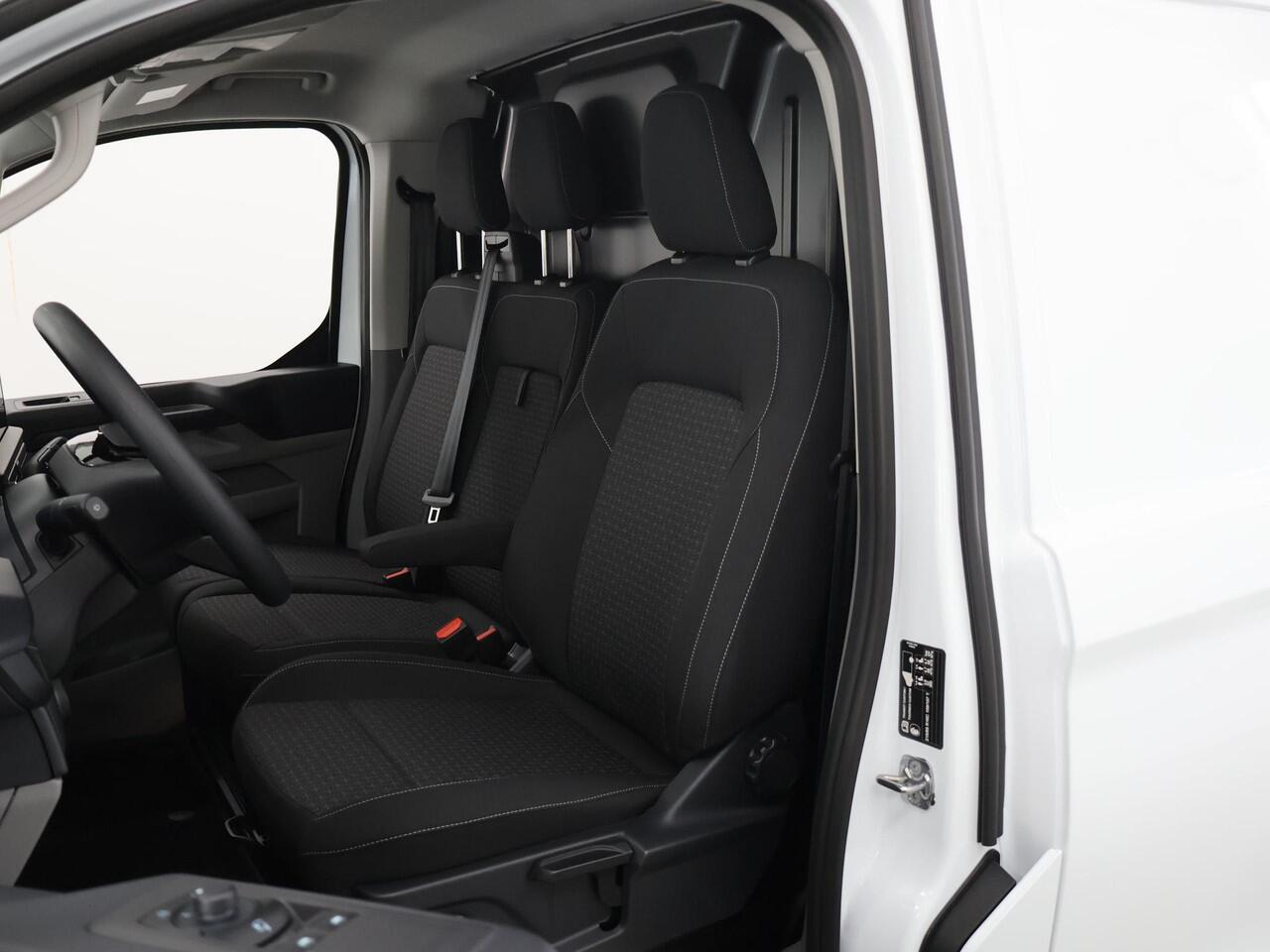 Ford TRANSIT CUSTOM E-Transit 320 | L1 H1 | TREND | 65 kWh | 328 KM RANGE | CLIMATE CONTROL | CARPLAY / ANDROID AUTO | STOELVERWARMING | SPIEGEL VERWARMING | ACHTERUITRIJCAMERA | VOORRUITVERWARMING | LAADRUIMTE PAKKET | VOORBEREIDING 2300 KG TREKHAAK