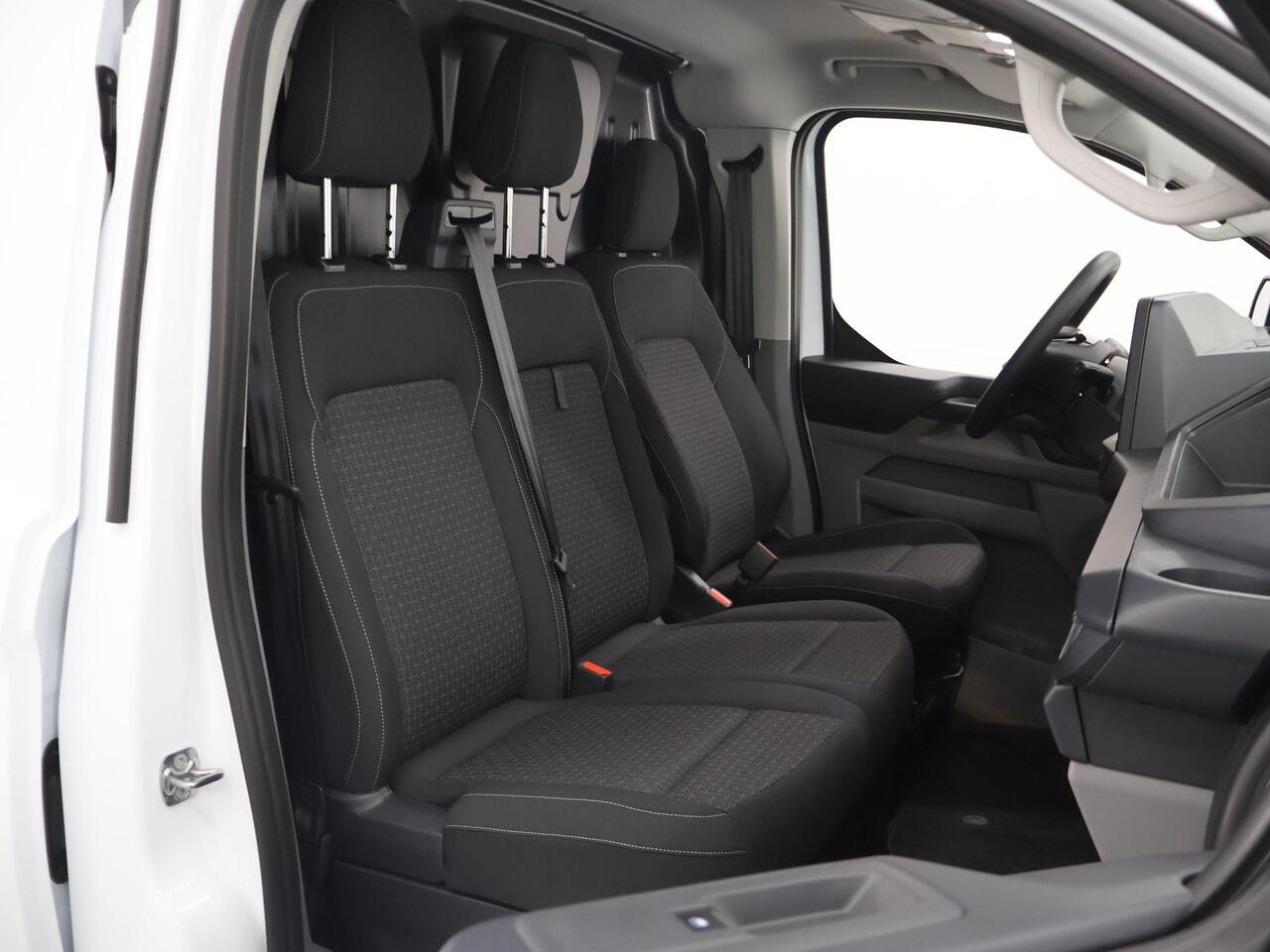 Ford TRANSIT CUSTOM E-Transit 320 | L1 H1 | TREND | 65 kWh | 328 KM RANGE | CLIMATE CONTROL | CARPLAY / ANDROID AUTO | STOELVERWARMING | SPIEGEL VERWARMING | ACHTERUITRIJCAMERA | VOORRUITVERWARMING | LAADRUIMTE PAKKET | VOORBEREIDING 2300 KG TREKHAAK