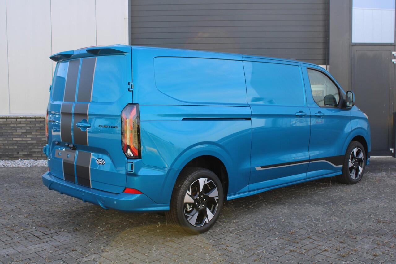 Ford TRANSIT CUSTOM 320 2.5 PHEV L2H1 Sport 233pk | Zuid | Inklapbare trekhaak | 19 inch lichtmetalen Sport velgen (mat zwart) | Verwarmbaar stuurwiel | Navigatie systeem | B&O speakers
