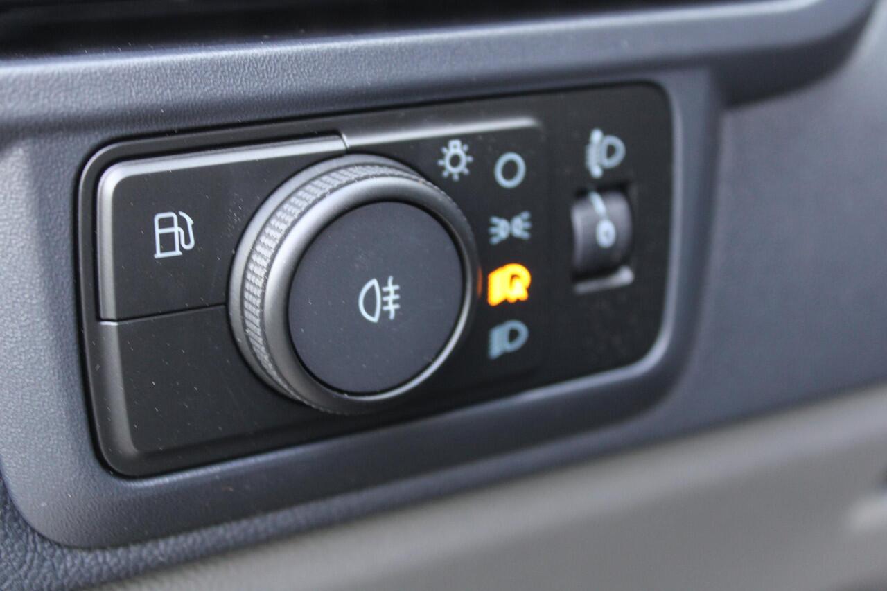 Ford TRANSIT CUSTOM 320 2.5 PHEV L2H1 Sport 233pk | Zuid | Inklapbare trekhaak | 19 inch lichtmetalen Sport velgen (mat zwart) | Verwarmbaar stuurwiel | Navigatie systeem | B&O speakers