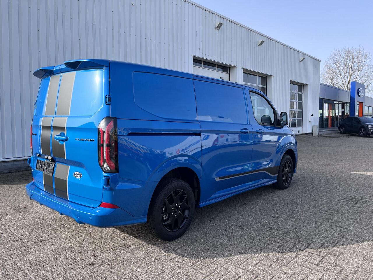 Ford TRANSIT CUSTOM 320 2.5 PHEV L1H1 Sport 233pk | Adaptieve cruise | BLIS | prijs incl. BPM en excl. BTW Dubbele Schuifdeuren elektrisch bedienbaar | Stoelverwarming | All Weather Banden | 360 Camera | Verlengde Fabrieksgarantie tot 10-2029