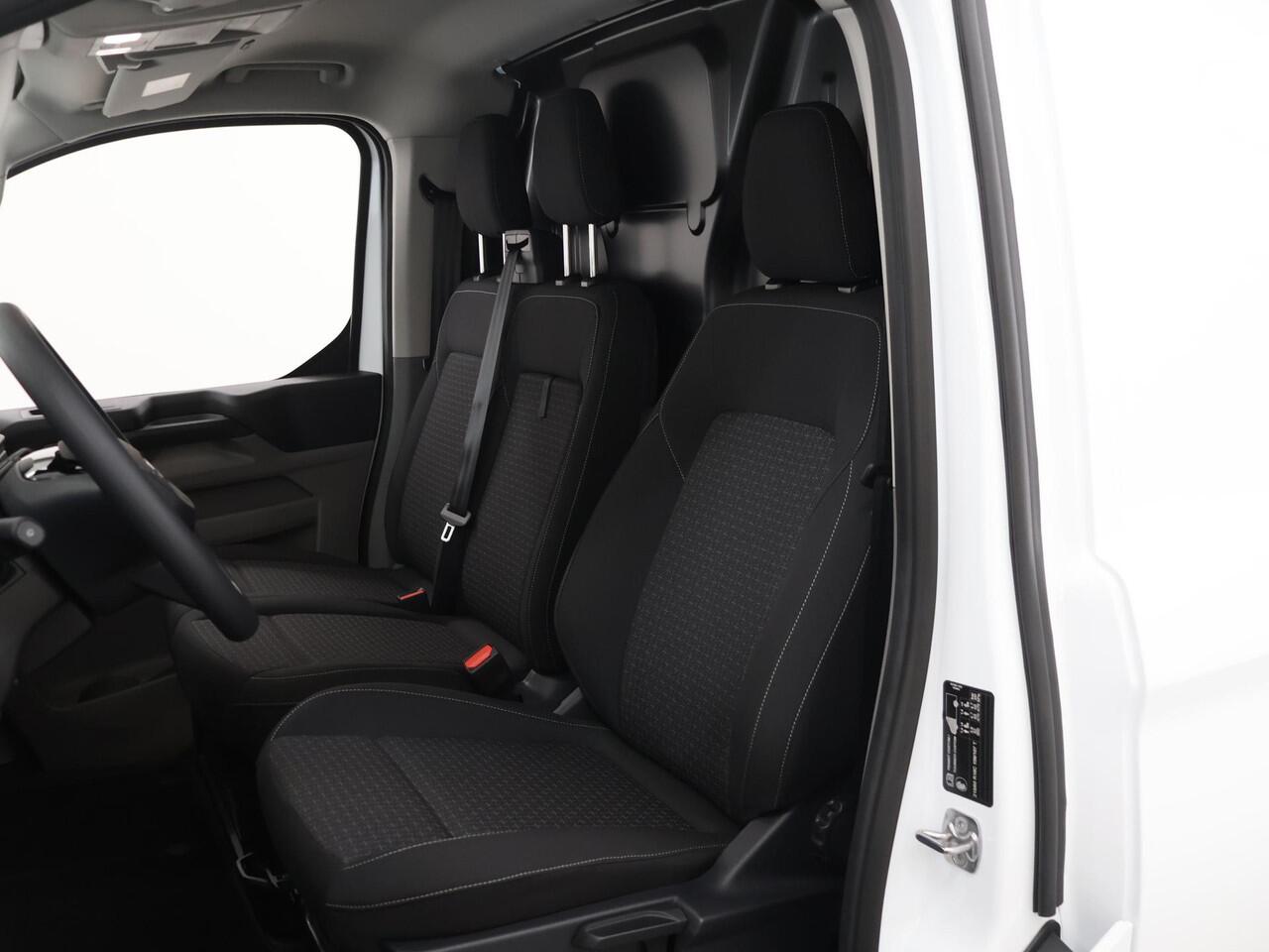Ford TRANSIT CUSTOM E-Transit 320 | L1 H1 | TREND | 65 kWh | 328 KM RANGE | CLIMATE CONTROL | CARPLAY / ANDROID AUTO | STOELVERWARMING | SPIEGEL VERWARMING | ACHTERUITRIJCAMERA | VOORRUITVERWARMING | LAADRUIMTE PAKKET | VOORBEREIDING 2300 KG TREKHAAK