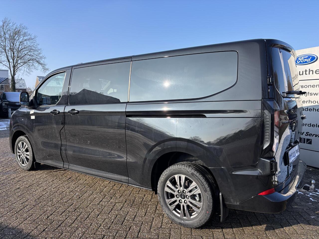 Ford TRANSIT CUSTOM 340 2.5 PHEV L2H1 Limited SCI | 233pk | Kombi | Incl. BTW/BPM | Dubbele zijschuifdeur | Privacy Glass | Inklapbare trekhaak | 17 inch lichtmetalen velgen | Driver Assistance Pack Premium | Verwarmbaar stuurwiel