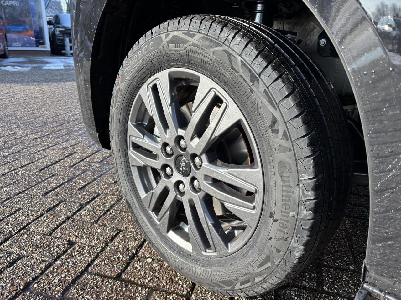 Ford TRANSIT CUSTOM 340 2.5 PHEV L2H1 Limited SCI | 233pk | Kombi | Incl. BTW/BPM | Dubbele zijschuifdeur | Privacy Glass | Inklapbare trekhaak | 17 inch lichtmetalen velgen | Driver Assistance Pack Premium | Verwarmbaar stuurwiel