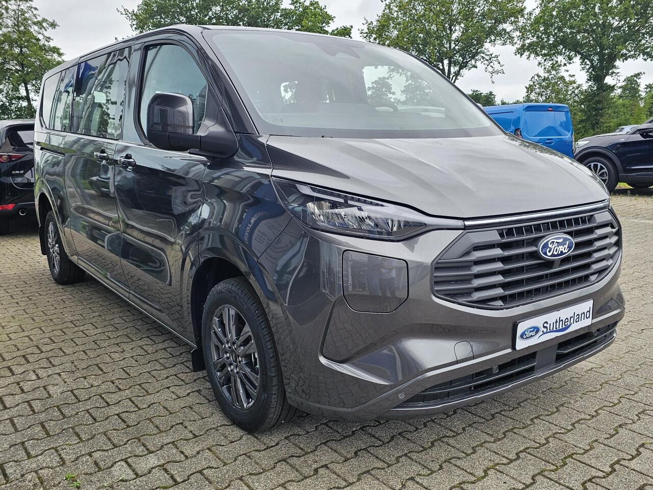 Ford TRANSIT CUSTOM 340 2.5 PHEV L2H1 Limited 233pk | Kombi | Incl. BTW/BPM | Dubbele zijschuifdeur | Privacy Glass | Inklapbare trekhaak | 17 inch lichtmetalen velgen | Driver Assistance Pack Premium | Verwarmbaar stuurwiel