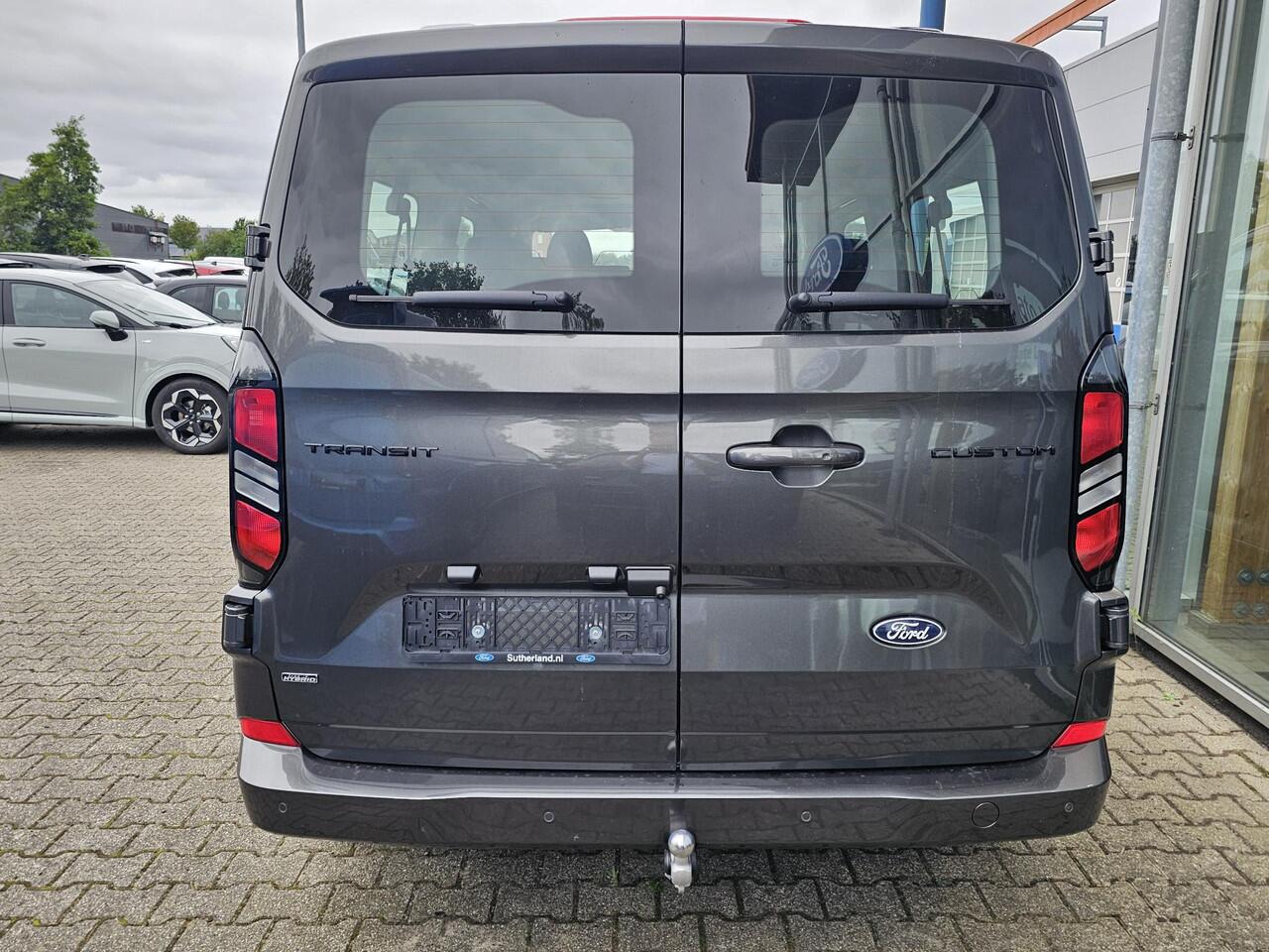 Ford TRANSIT CUSTOM 340 2.5 PHEV L2H1 Limited 233pk | Kombi | Incl. BTW/BPM | Dubbele zijschuifdeur | Privacy Glass | Inklapbare trekhaak | 17 inch lichtmetalen velgen | Driver Assistance Pack Premium | Verwarmbaar stuurwiel