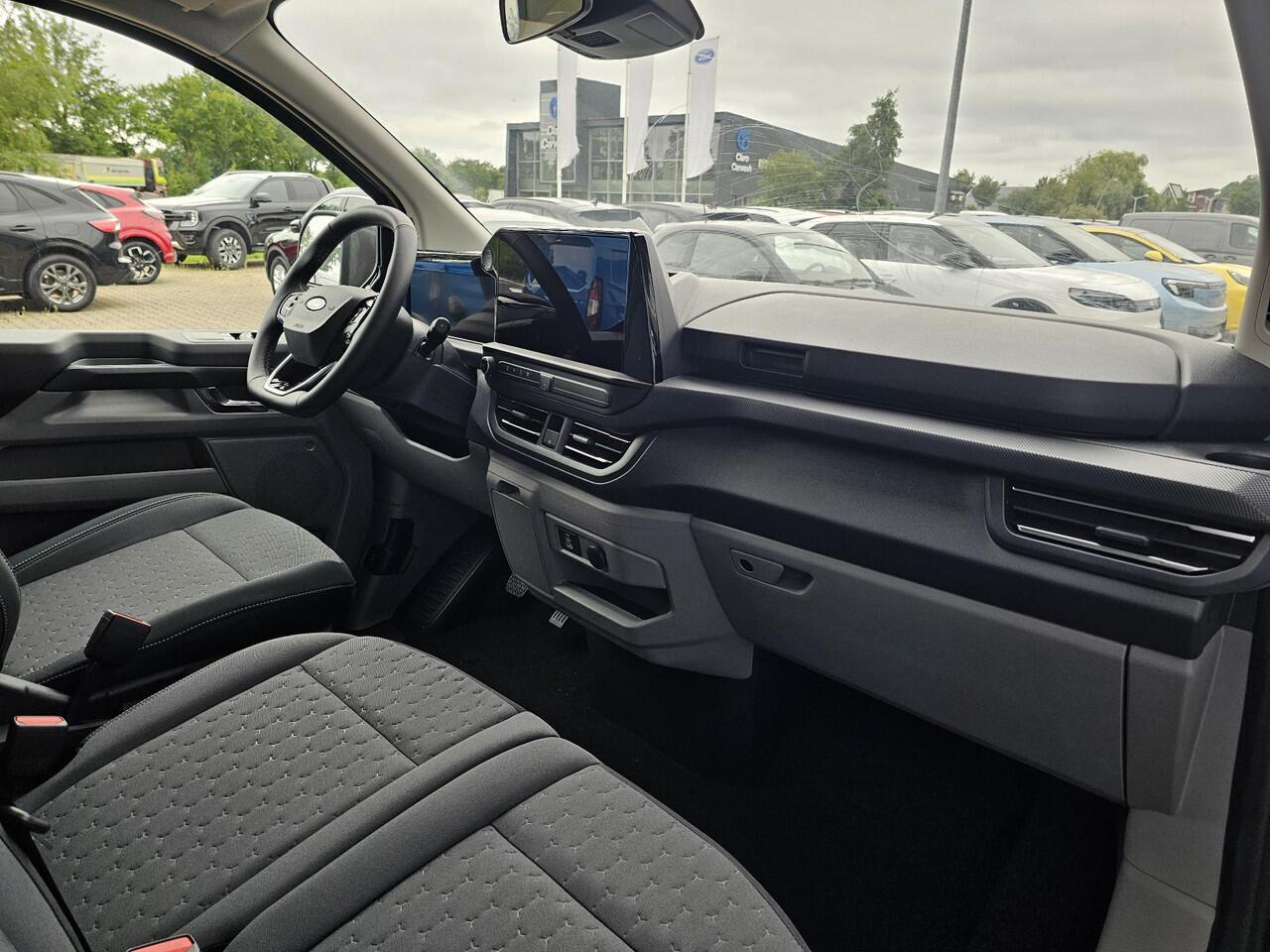 Ford TRANSIT CUSTOM 340 2.5 PHEV L2H1 Limited 233pk | Kombi | Incl. BTW/BPM | Dubbele zijschuifdeur | Privacy Glass | Inklapbare trekhaak | 17 inch lichtmetalen velgen | Driver Assistance Pack Premium | Verwarmbaar stuurwiel