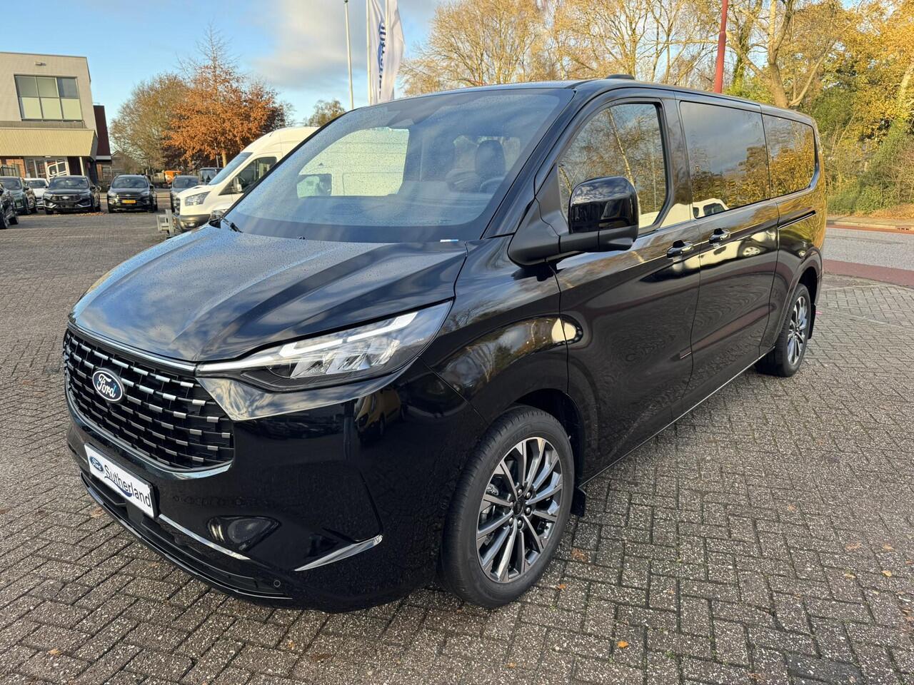 Ford TRANSIT CUSTOM Tourneo 340 2.5 PHEV L2H1 Titanium X 233pk | Incl. BTW/BPM Rijklaar | Handsfree elektrische dubbele zijschuifdeuren | Inklapbare trekhaak | 16-Weg elektrsich verstelbare AGR-stoel | Tourneo Luxury Pack | Verwarmbaar stuurwiel