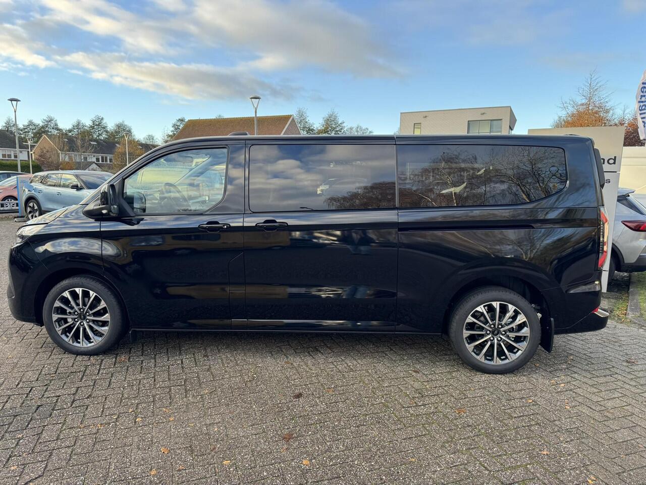 Ford TRANSIT CUSTOM Tourneo 340 2.5 PHEV L2H1 Titanium X 233pk | Incl. BTW/BPM Rijklaar | Handsfree elektrische dubbele zijschuifdeuren | Inklapbare trekhaak | 16-Weg elektrsich verstelbare AGR-stoel | Tourneo Luxury Pack | Verwarmbaar stuurwiel