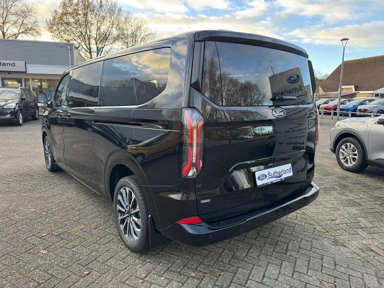 Ford TRANSIT CUSTOM Tourneo 340 2.5 PHEV L2H1 Titanium X 233pk | Incl. BTW/BPM Rijklaar | Handsfree elektrische dubbele zijschuifdeuren | 16-Weg elektrsich verstelbare AGR-stoel | Inklapbare trekhaak | Tourneo Luxury Pack | Verwarmbaar stuurwiel