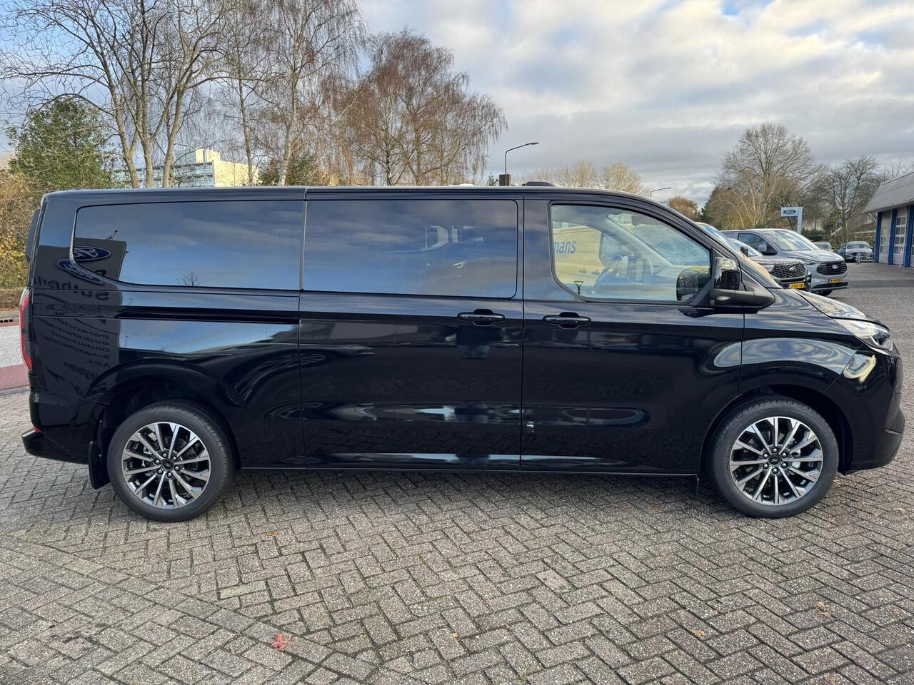 Ford TRANSIT CUSTOM Tourneo 340 2.5 PHEV L2H1 Titanium X 233pk | Incl. BTW/BPM Rijklaar | Handsfree elektrische dubbele zijschuifdeuren | 16-Weg elektrsich verstelbare AGR-stoel | Inklapbare trekhaak | Tourneo Luxury Pack | Verwarmbaar stuurwiel