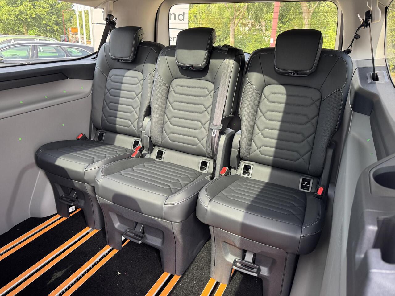 Ford TRANSIT CUSTOM Tourneo 340 2.5 PHEV L2H1 Titanium X 233pk | Incl. BTW/BPM Rijklaar | Handsfree elektrische dubbele zijschuifdeuren | 16-Weg elektrsich verstelbare AGR-stoel | Inklapbare trekhaak | Tourneo Luxury Pack | Verwarmbaar stuurwiel