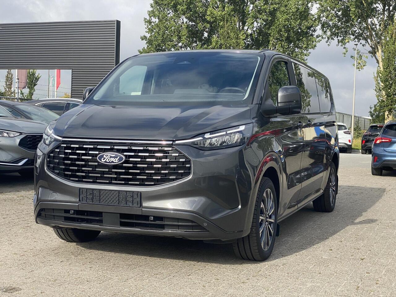 Ford TRANSIT CUSTOM Tourneo 340 2.5 PHEV L2H1 Titanium X 233pk | Incl. BTW/BPM Rijklaar | Handsfree elektrische dubbele zijschuifdeuren | 16-Weg elektrsich verstelbare AGR-stoel | Inklapbare trekhaak | Tourneo Luxury Pack | Verwarmbaar stuurwiel