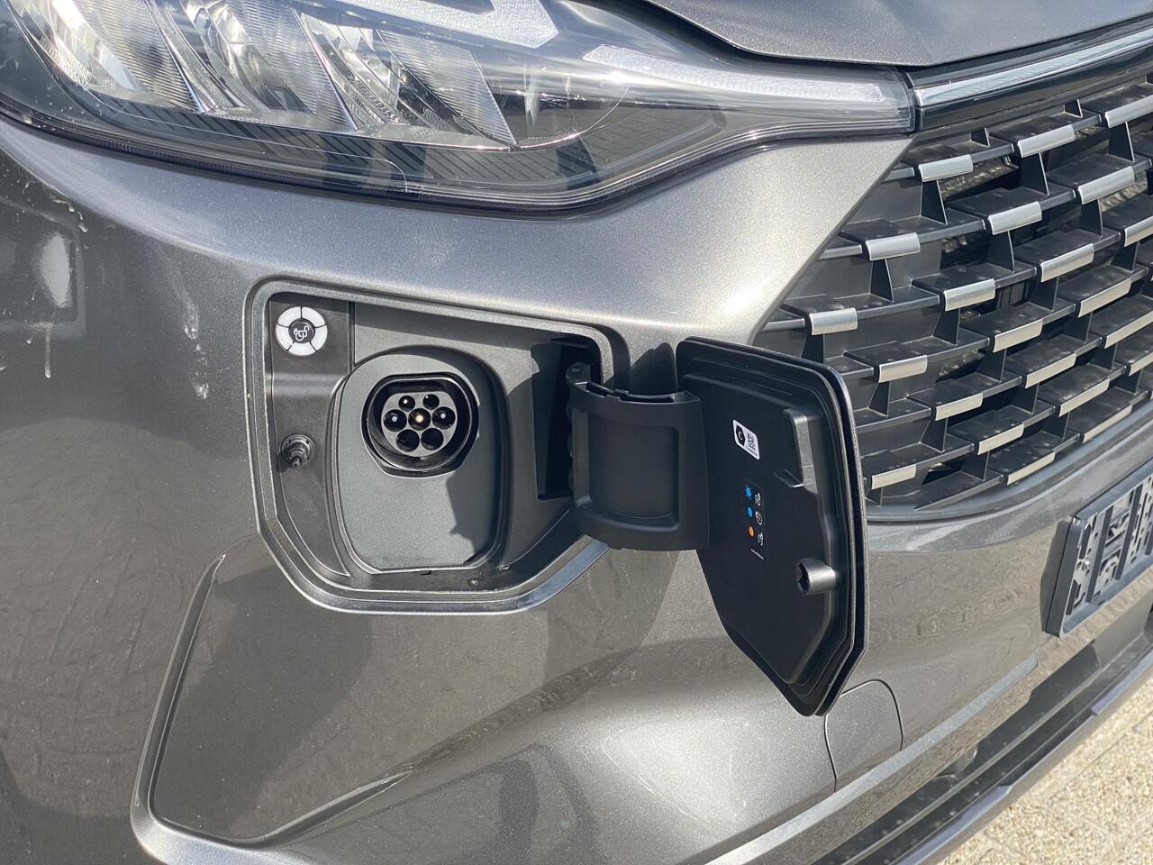 Ford TRANSIT CUSTOM Tourneo 340 2.5 PHEV L2H1 Titanium X 233pk | Incl. BTW/BPM Rijklaar | Handsfree elektrische dubbele zijschuifdeuren | 16-Weg elektrsich verstelbare AGR-stoel | Inklapbare trekhaak | Tourneo Luxury Pack | Verwarmbaar stuurwiel