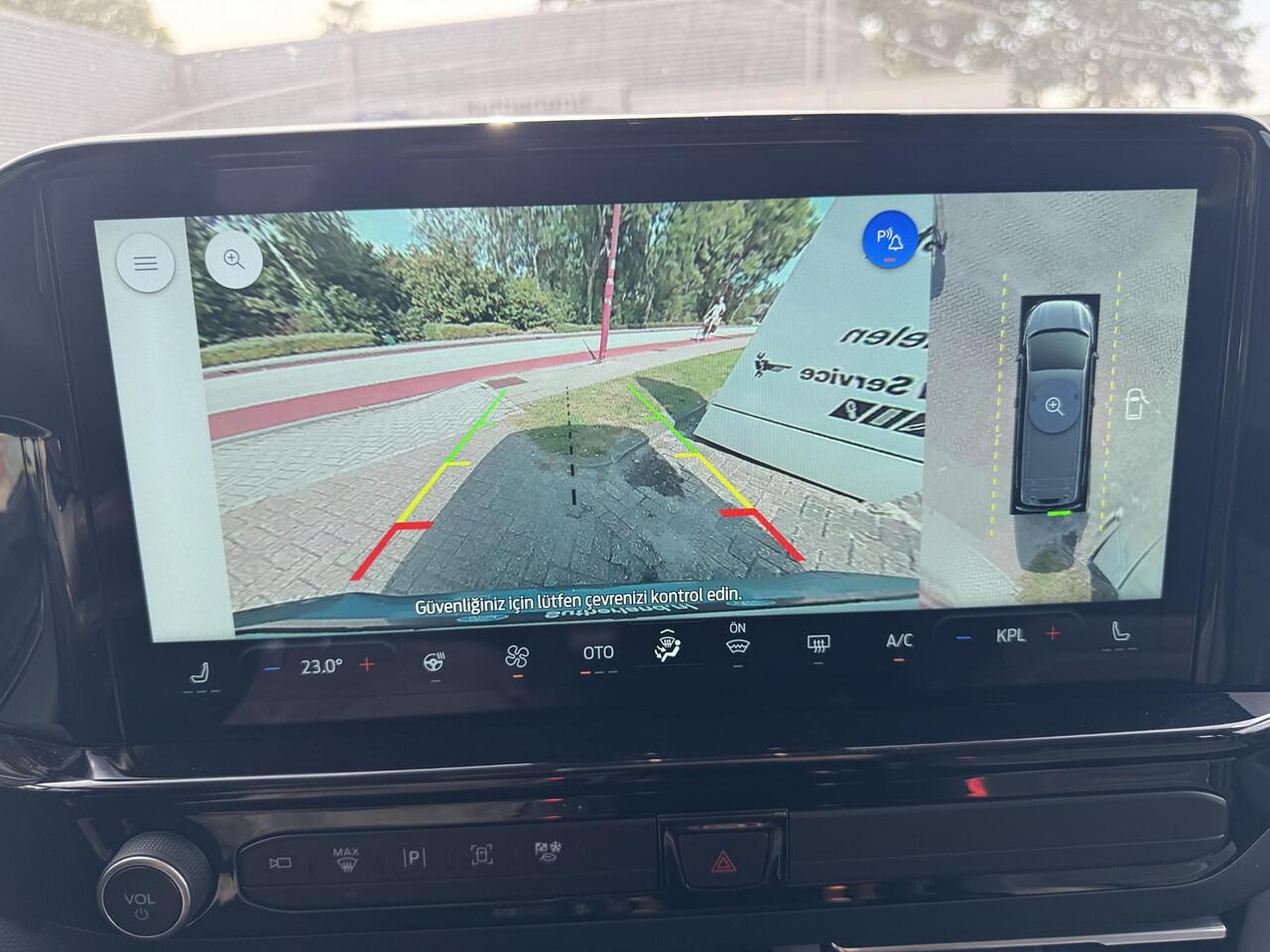 Ford TRANSIT CUSTOM Tourneo 340 2.5 PHEV L2H1 Titanium X 233pk | Incl. BTW/BPM Rijklaar | Handsfree elektrische dubbele zijschuifdeuren | 16-Weg elektrsich verstelbare AGR-stoel | Inklapbare trekhaak | Tourneo Luxury Pack | Verwarmbaar stuurwiel