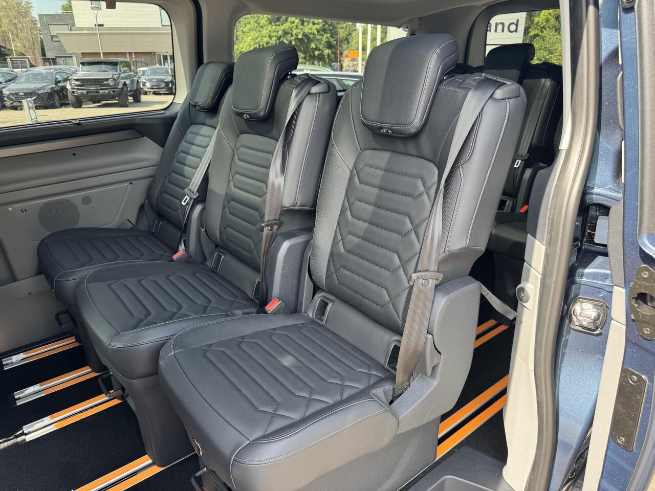 Ford TRANSIT CUSTOM Tourneo 340 2.5 PHEV L2H1 Titanium X 233pk | Incl. BTW/BPM Rijklaar | Handsfree elektrische dubbele zijschuifdeuren | 16-Weg elektrsich verstelbare AGR-stoel | Inklapbare trekhaak | Tourneo Luxury Pack | Verwarmbaar stuurwiel