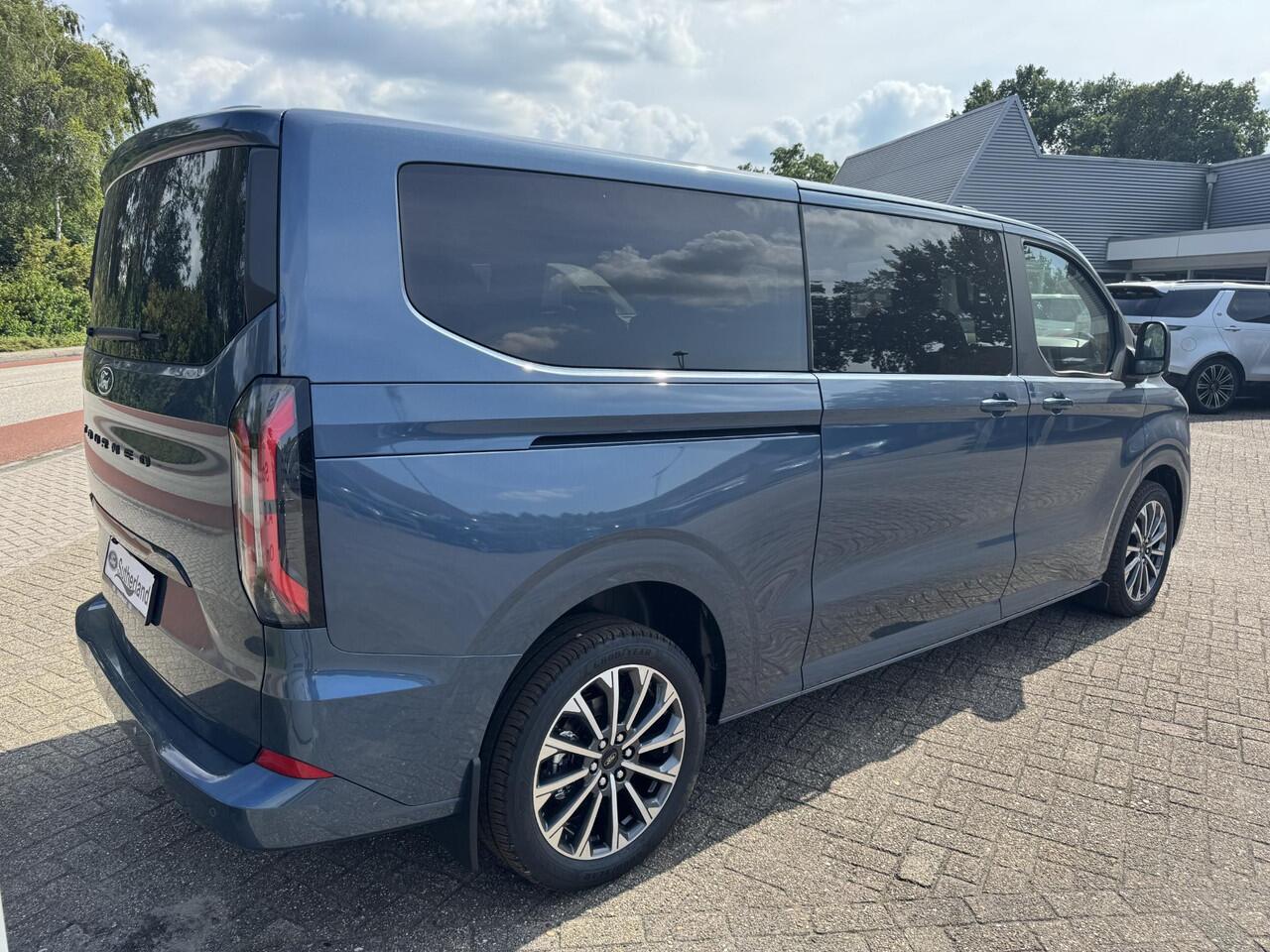 Ford TRANSIT CUSTOM Tourneo 340 2.5 PHEV L2H1 Titanium X 233pk | Incl. BTW/BPM Rijklaar | Handsfree elektrische dubbele zijschuifdeuren | 16-Weg elektrsich verstelbare AGR-stoel | Inklapbare trekhaak | Tourneo Luxury Pack | Verwarmbaar stuurwiel