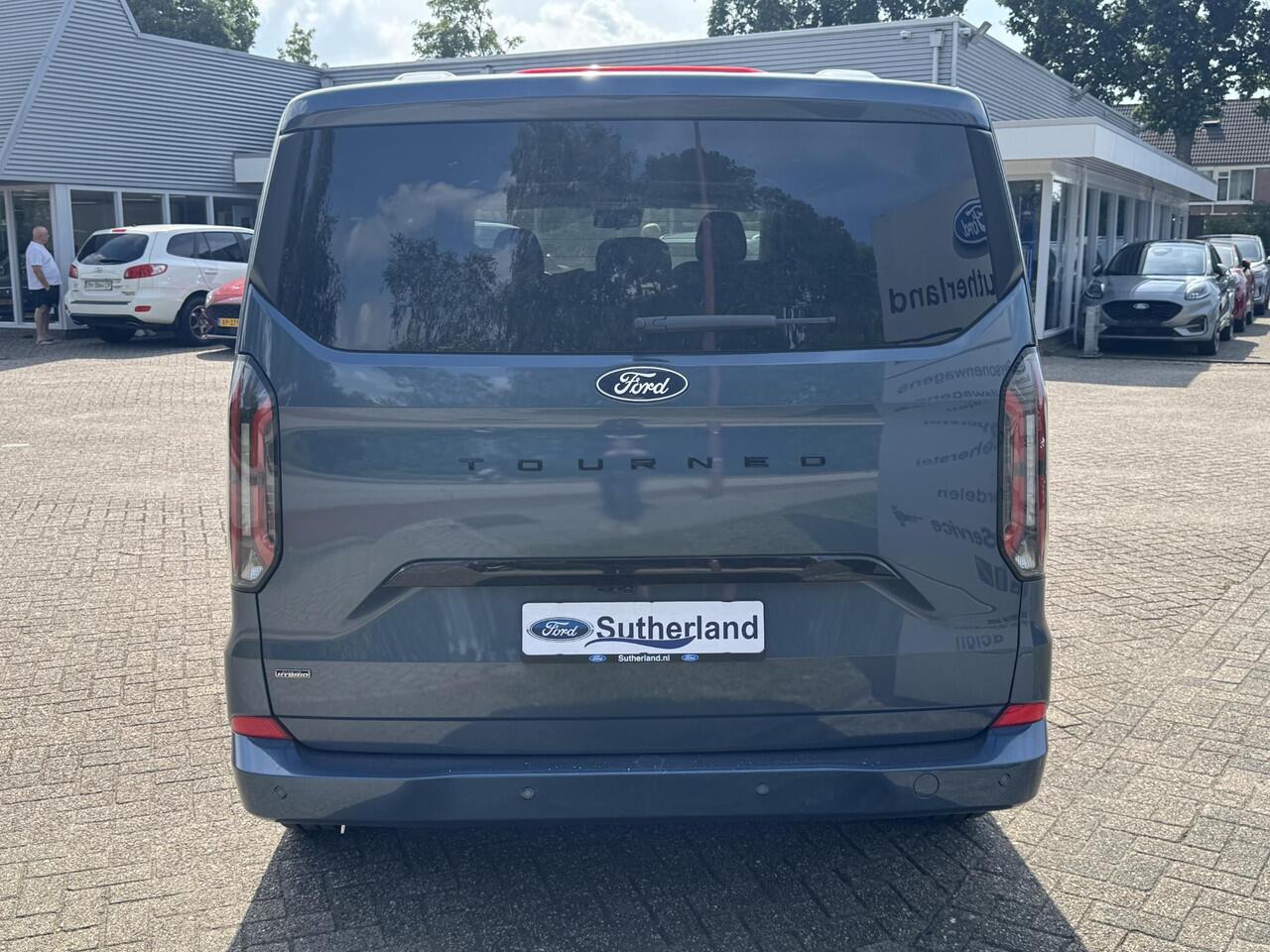 Ford TRANSIT CUSTOM Tourneo 340 2.5 PHEV L2H1 Titanium X 233pk | Incl. BTW/BPM Rijklaar | Handsfree elektrische dubbele zijschuifdeuren | 16-Weg elektrsich verstelbare AGR-stoel | Inklapbare trekhaak | Tourneo Luxury Pack | Verwarmbaar stuurwiel