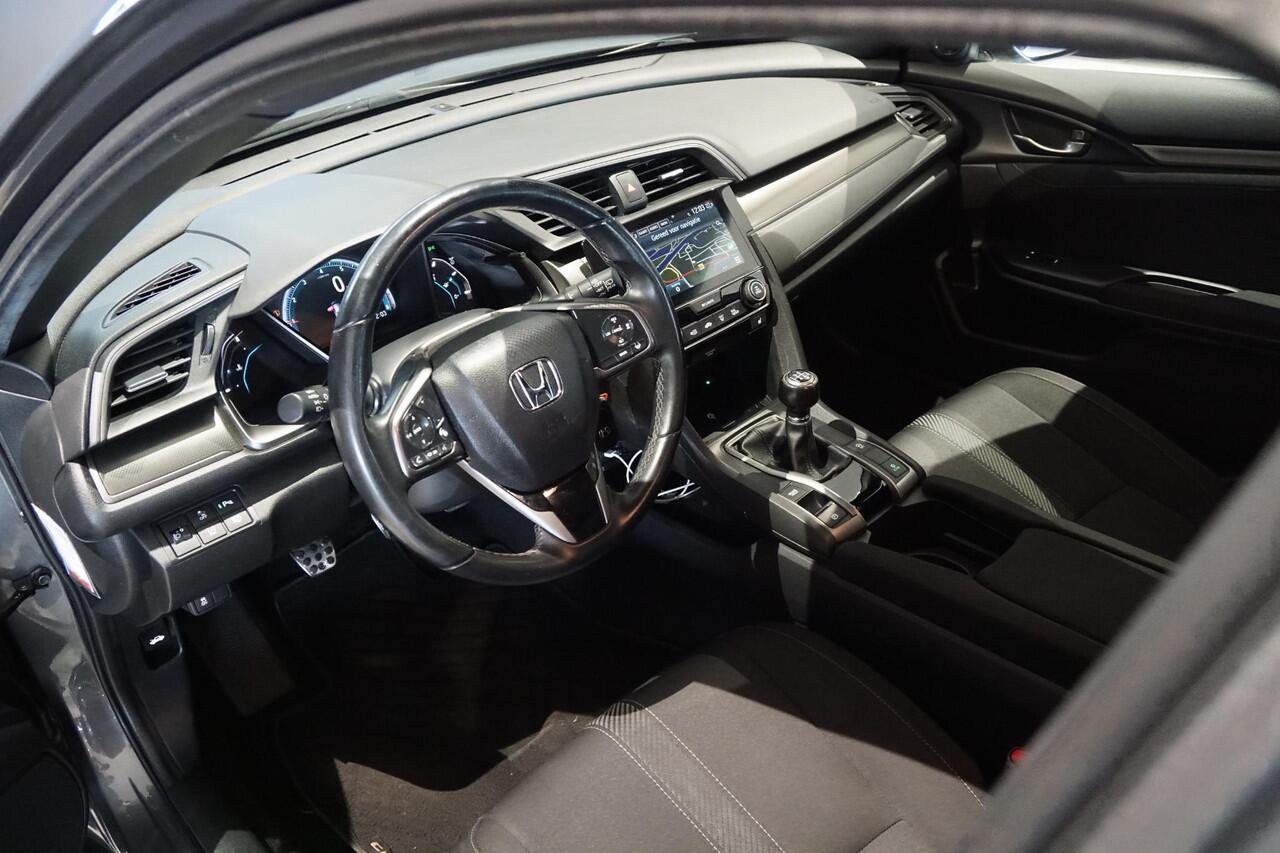 Honda CIVIC 1.0 i-VTEC Elegance + APPLE CARPLAY / TREKHAAK