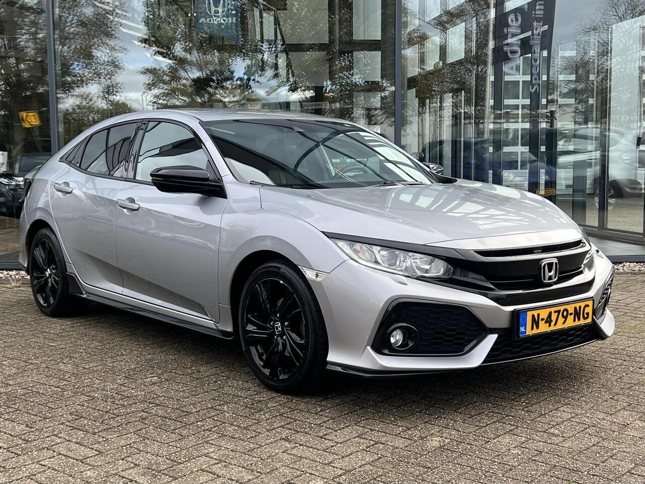 Honda CIVIC 1.0 i-VTEC Black Edition | ACHTERUITRIJCAMERA | LM VELGEN | NAVIGATIE | STOELVERWARMMING | PARKEERSENSOREN ACHTER | ADAPT. CRUISE CONTROL | LANE ASSIST | CARPLAY |