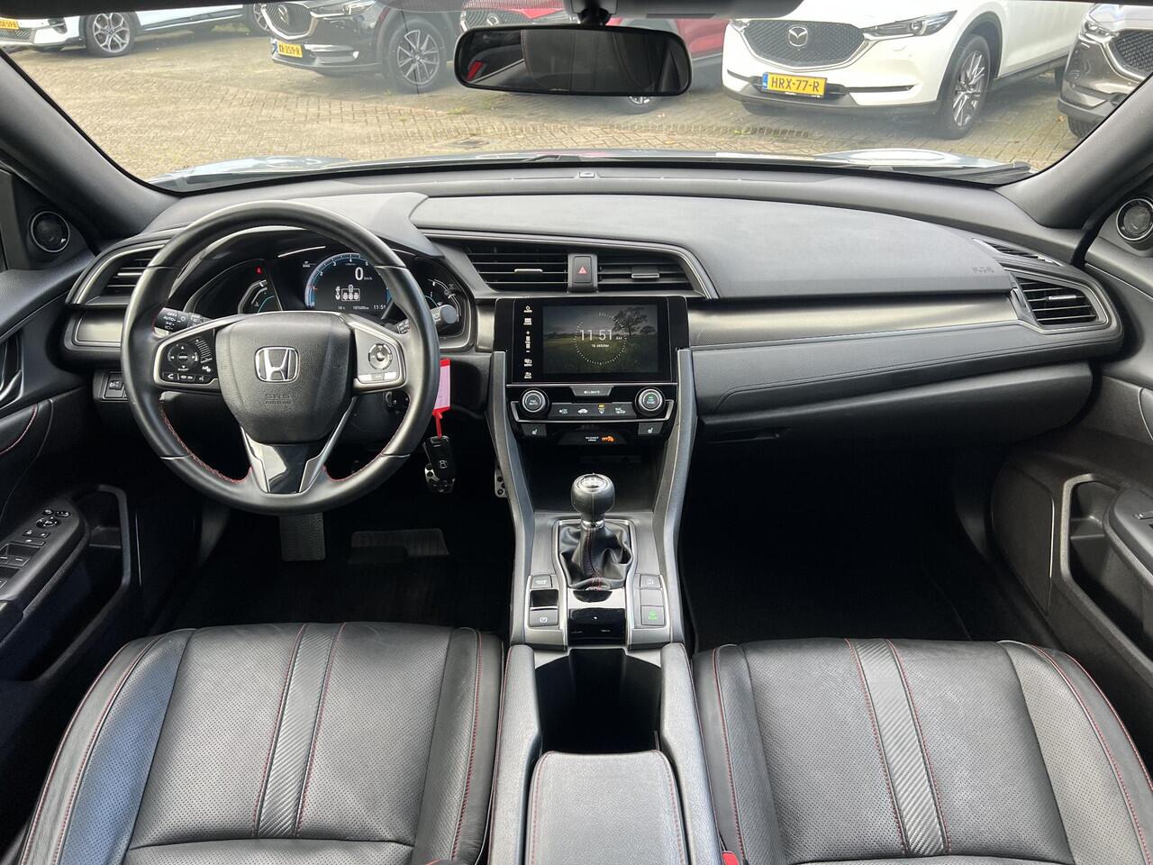 Honda CIVIC 1.0 i-VTEC Black Edition | ACHTERUITRIJCAMERA | LM VELGEN | NAVIGATIE | STOELVERWARMMING | PARKEERSENSOREN ACHTER | ADAPT. CRUISE CONTROL | LANE ASSIST | CARPLAY |