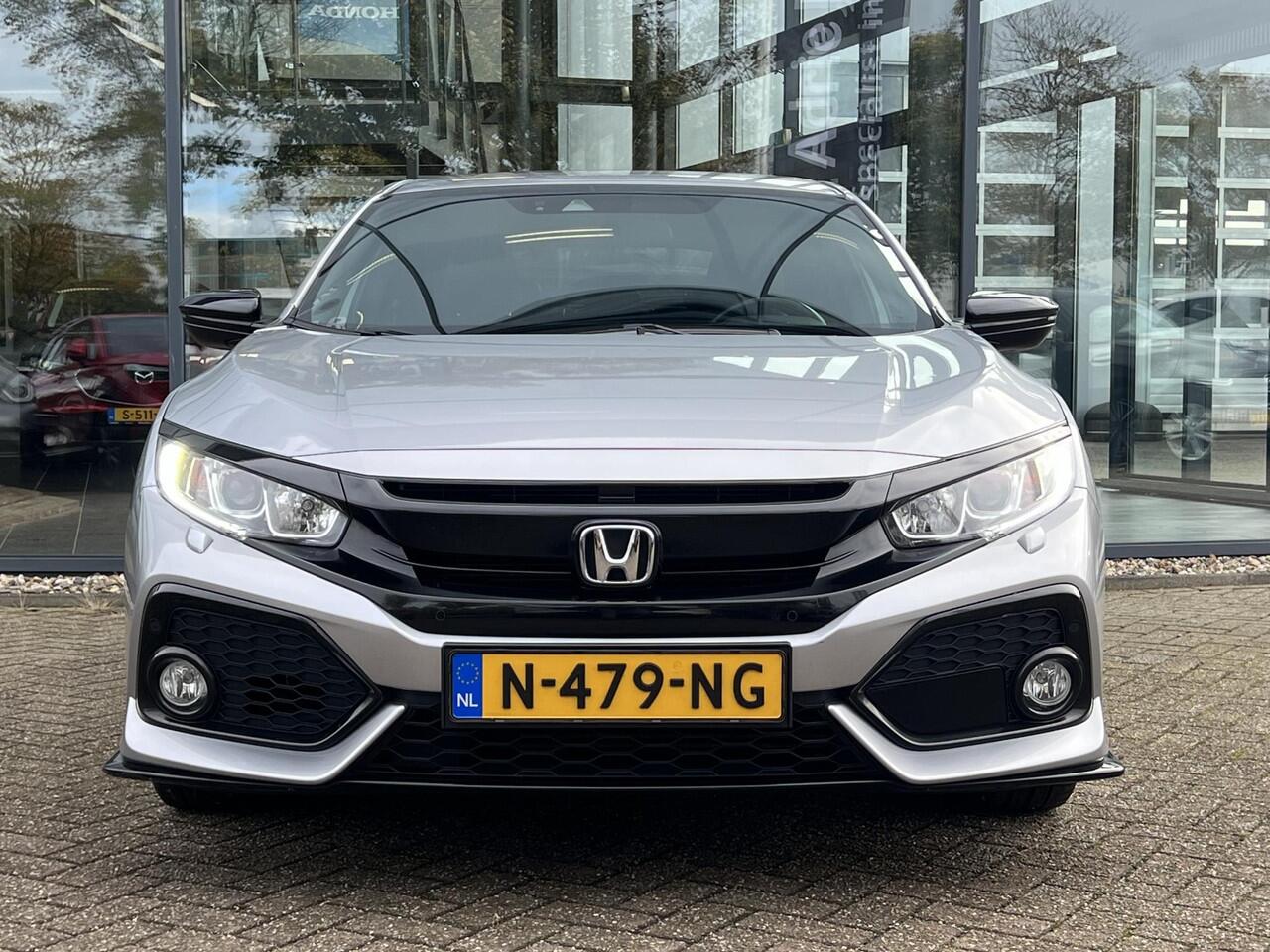 Honda CIVIC 1.0 i-VTEC Black Edition | ACHTERUITRIJCAMERA | LM VELGEN | NAVIGATIE | STOELVERWARMMING | PARKEERSENSOREN ACHTER | ADAPT. CRUISE CONTROL | LANE ASSIST | CARPLAY |