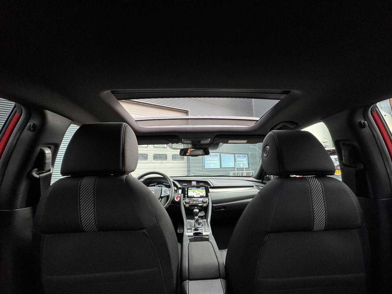 Honda CIVIC 1.0 i-VTEC Executive NL-Auto, Panoramadak + Trekhaak!