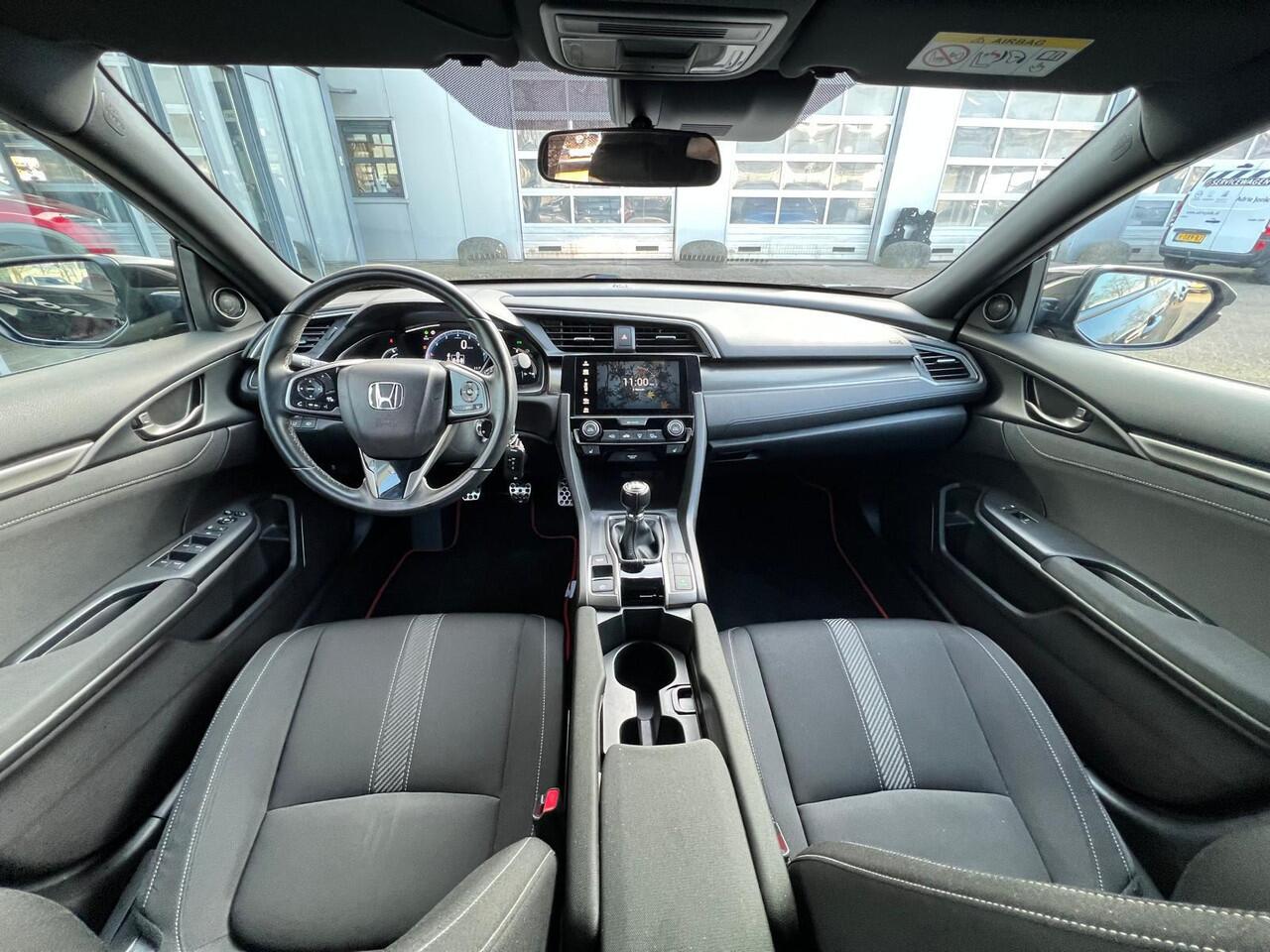 Honda CIVIC 1.0 i-VTEC Elegance TREKHAAK | NED.AUTO | DEALER ONDERHOUDEN | CAMERA | NAVIGATIE | PARKEER SENSOREN | STOEL VERWARMING |