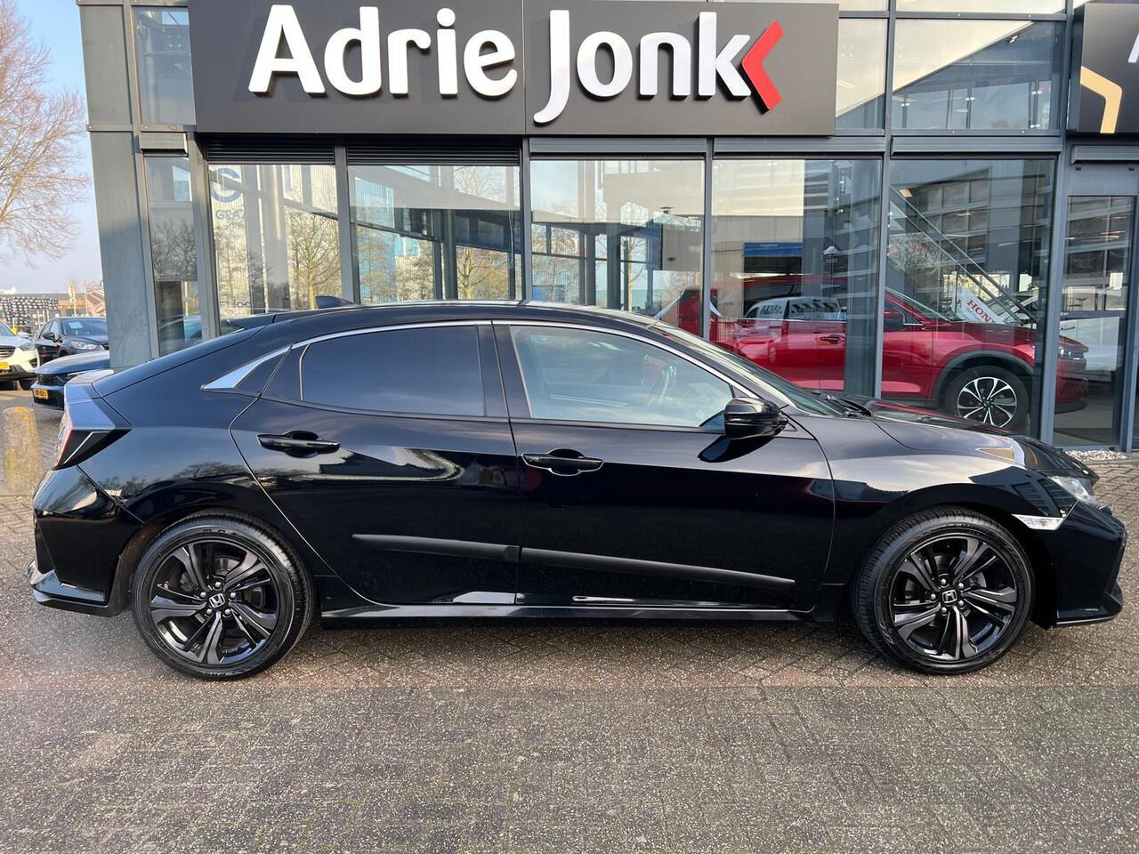 Honda CIVIC 1.0 i-VTEC Elegance TREKHAAK | NED.AUTO | DEALER ONDERHOUDEN | CAMERA | NAVIGATIE | PARKEER SENSOREN | STOEL VERWARMING |