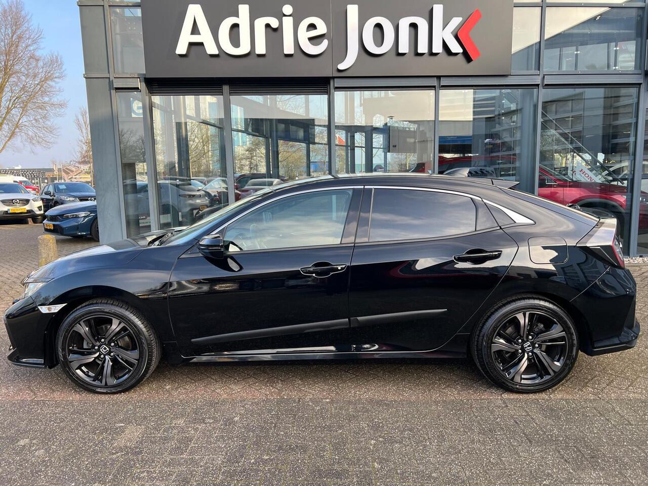 Honda CIVIC 1.0 i-VTEC Elegance TREKHAAK | NED.AUTO | DEALER ONDERHOUDEN | CAMERA | NAVIGATIE | PARKEER SENSOREN | STOEL VERWARMING |