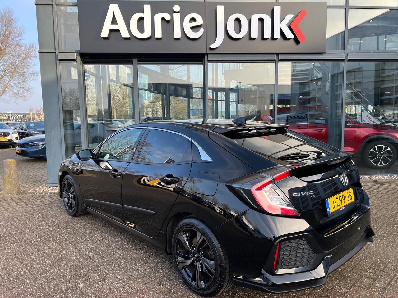 Honda CIVIC 1.0 i-VTEC Elegance TREKHAAK | NED.AUTO | DEALER ONDERHOUDEN | CAMERA | NAVIGATIE | PARKEER SENSOREN | STOEL VERWARMING |