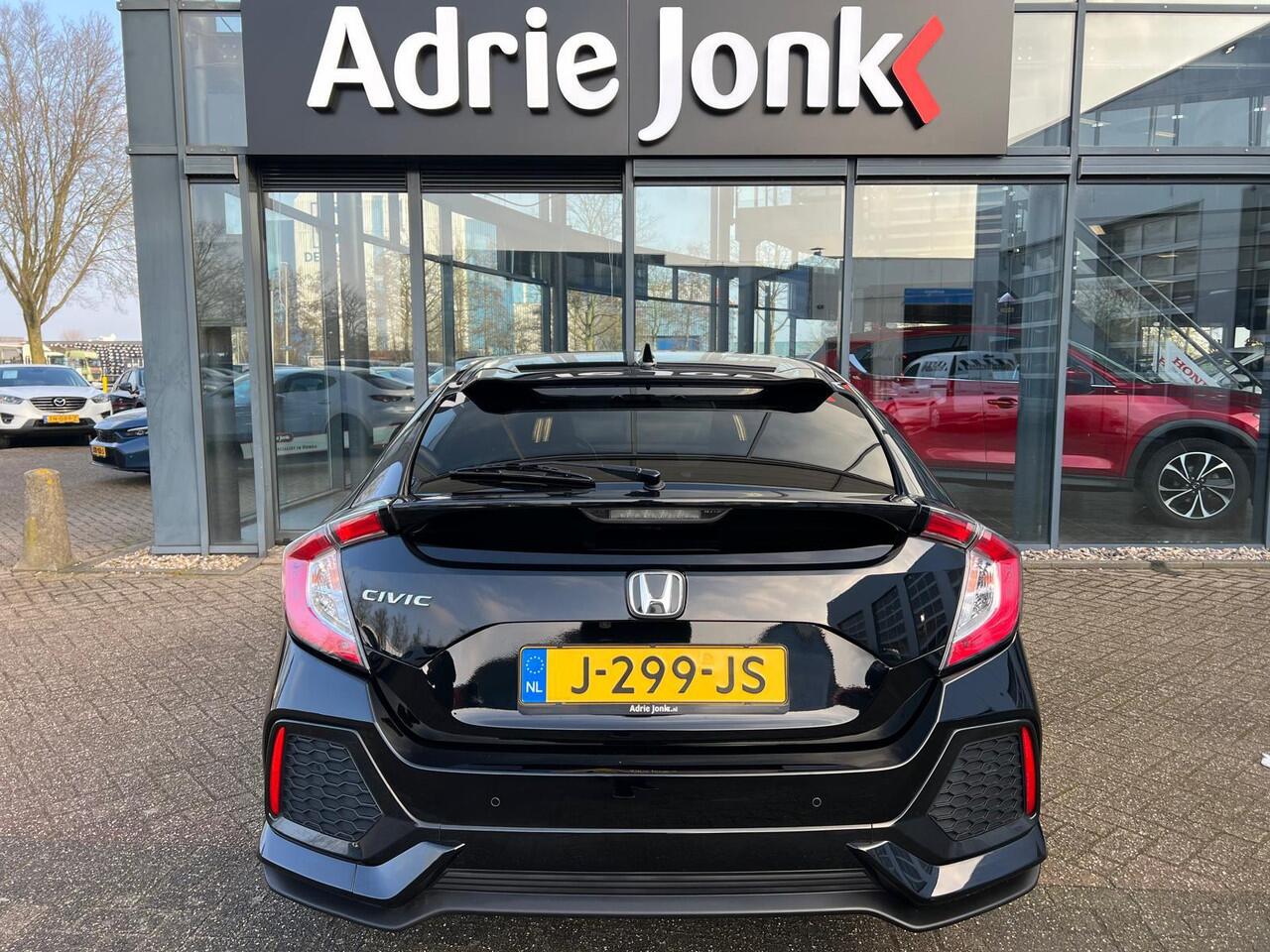 Honda CIVIC 1.0 i-VTEC Elegance TREKHAAK | NED.AUTO | DEALER ONDERHOUDEN | CAMERA | NAVIGATIE | PARKEER SENSOREN | STOEL VERWARMING |